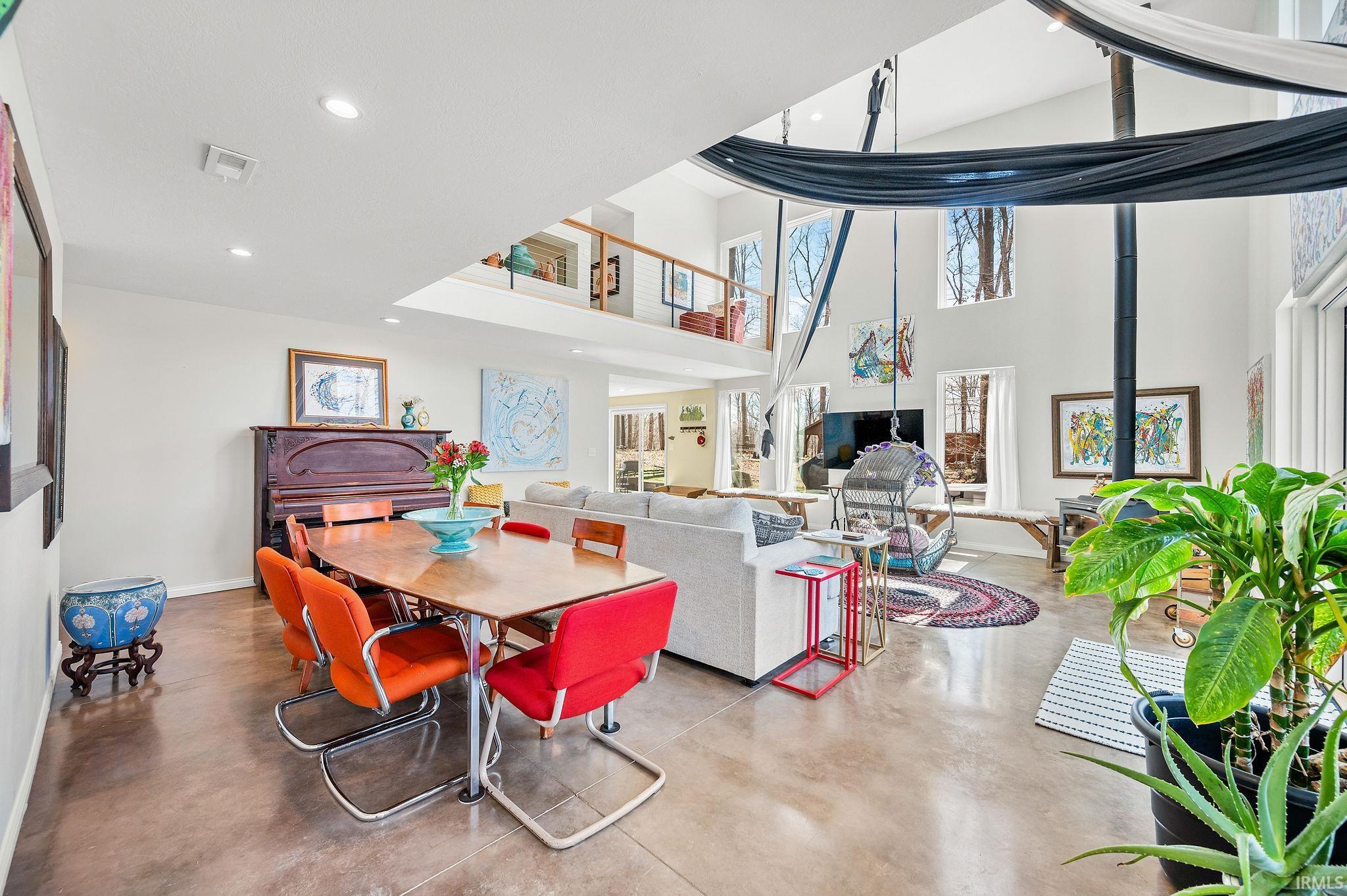 Bloomington, Indiana, 47401, United States, 3 Bedrooms Bedrooms, ,3 BathroomsBathrooms,Residential,For Sale,1936986