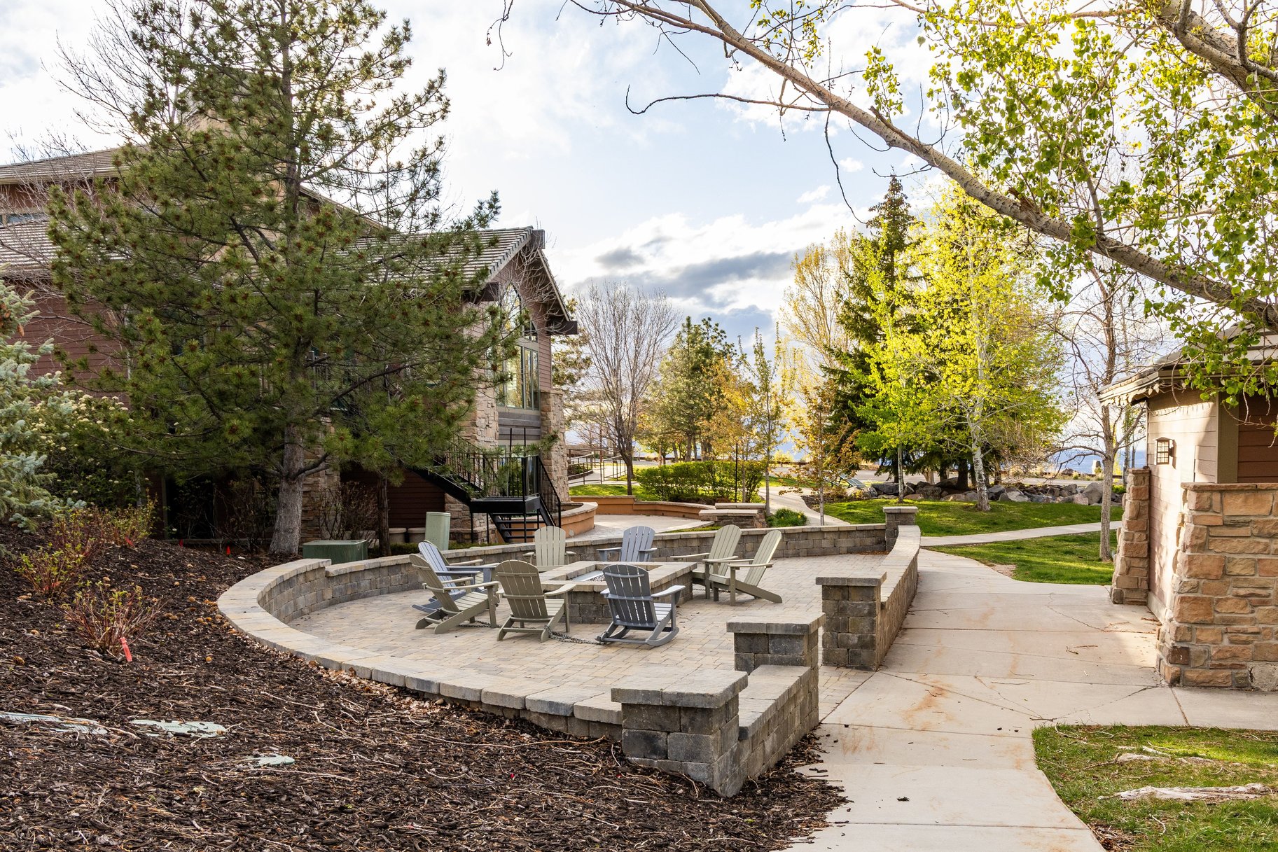  Peaceful Mountain Living with Amenities That Impress - 物件實景