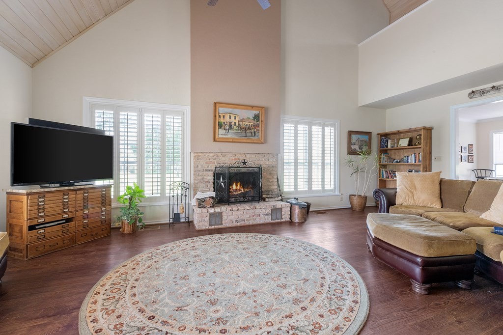 405 405 Frederick Rd, Fredericksburg, Texas, 78624, United States, 5 Bedrooms Bedrooms, ,5 BathroomsBathrooms,Residential,For Sale,405 405 Frederick Rd,1413377