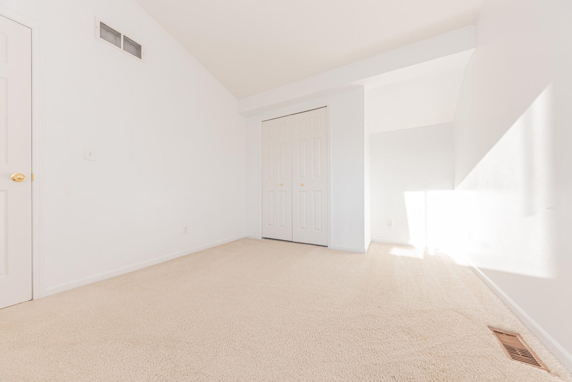 Ann Arbor, Michigan, 48103, United States, 4 Bedrooms Bedrooms, ,3 BathroomsBathrooms,Residential,For Sale,1991592