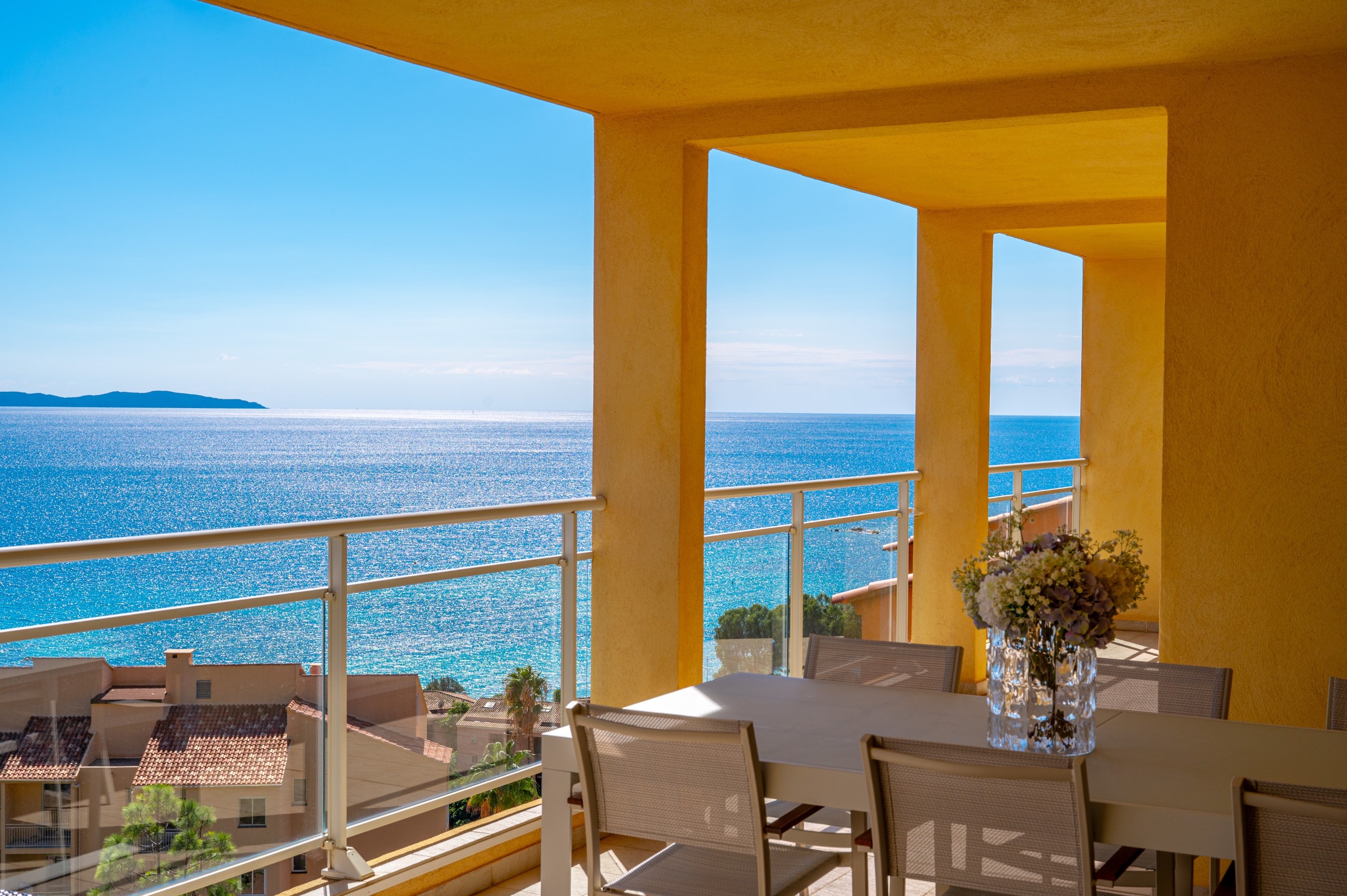  For sale : Luxury apartment, terrace, and panoramic sea view - Route des Iles S… - 物件實景