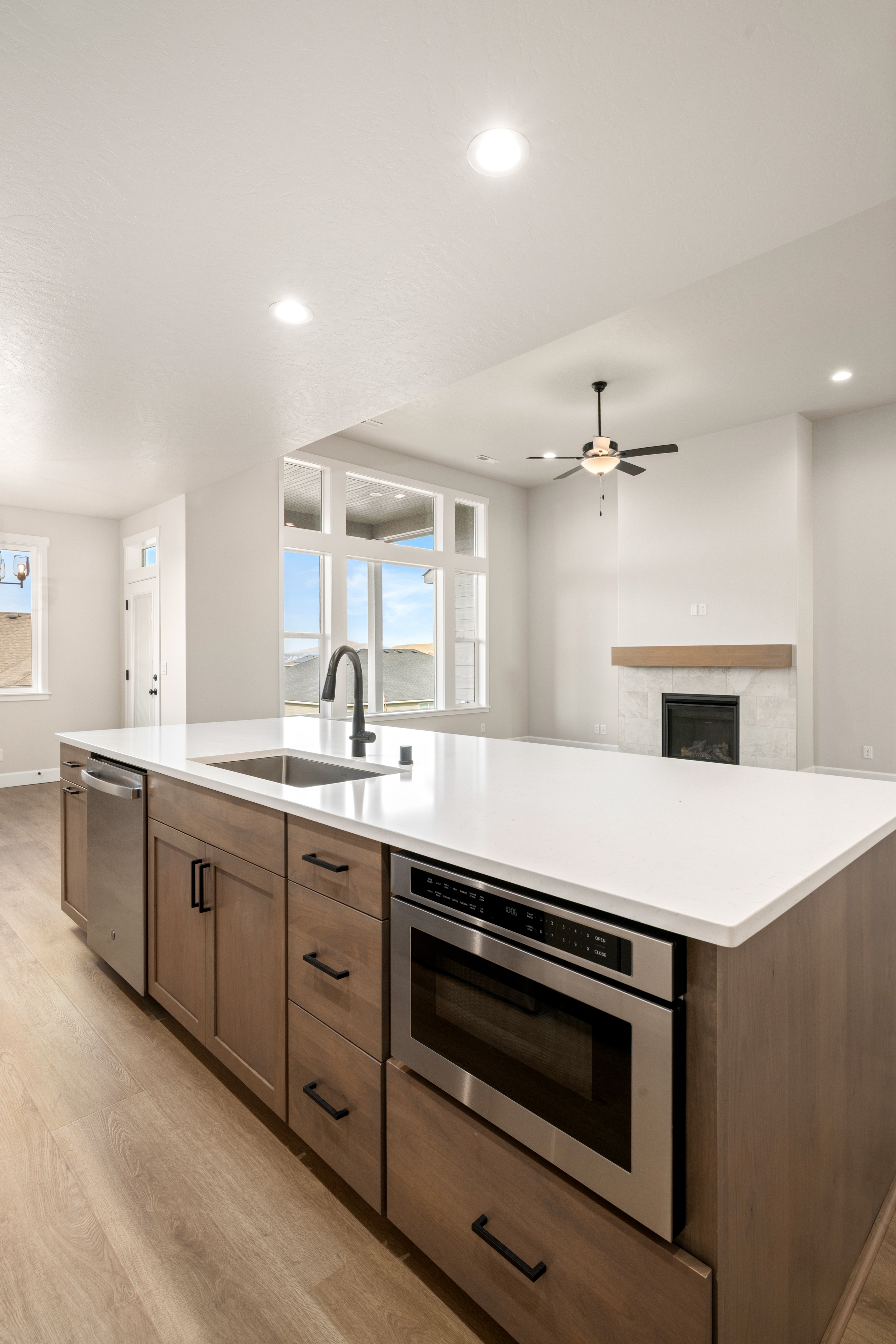  4 Beds, RV Garage & Large Pantry - 物件實景
