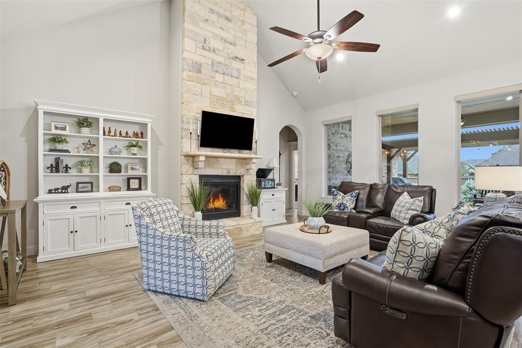 Granbury, Texas, 76048, United States, 4 Bedrooms Bedrooms, ,3 BathroomsBathrooms,Residential,For Sale,2001817