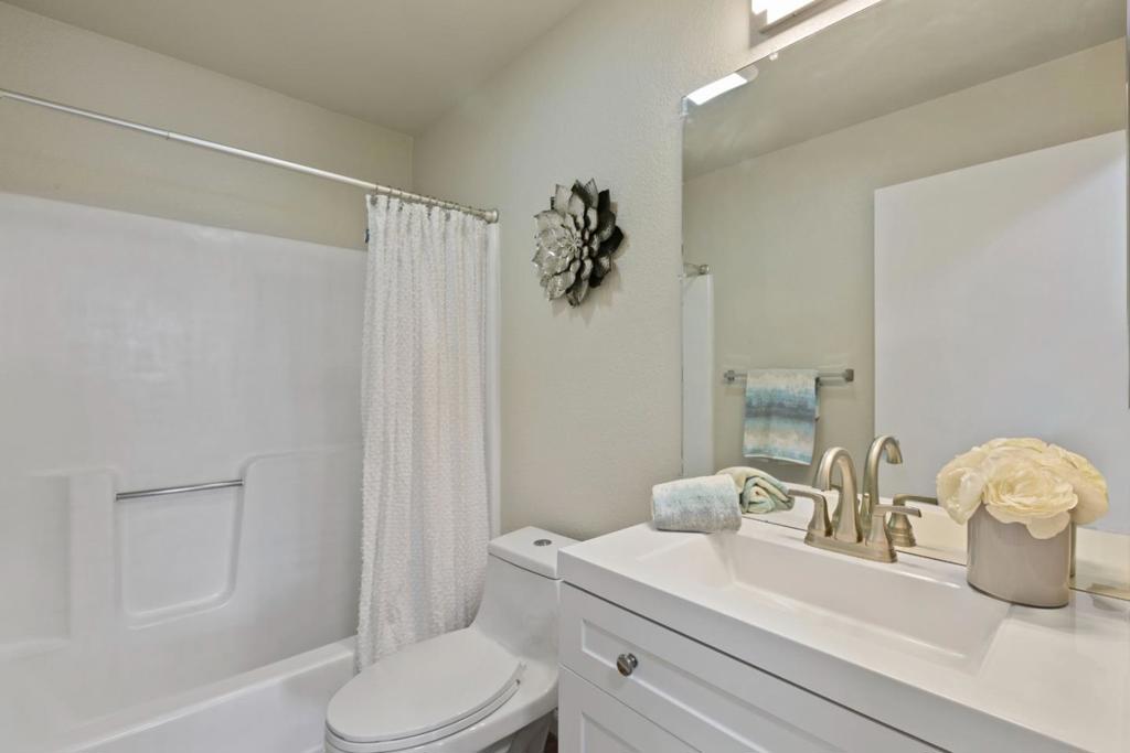 Hayward, California, 94544, United States, 2 Bedrooms Bedrooms, ,2 BathroomsBathrooms,Residential,For Sale,1983988