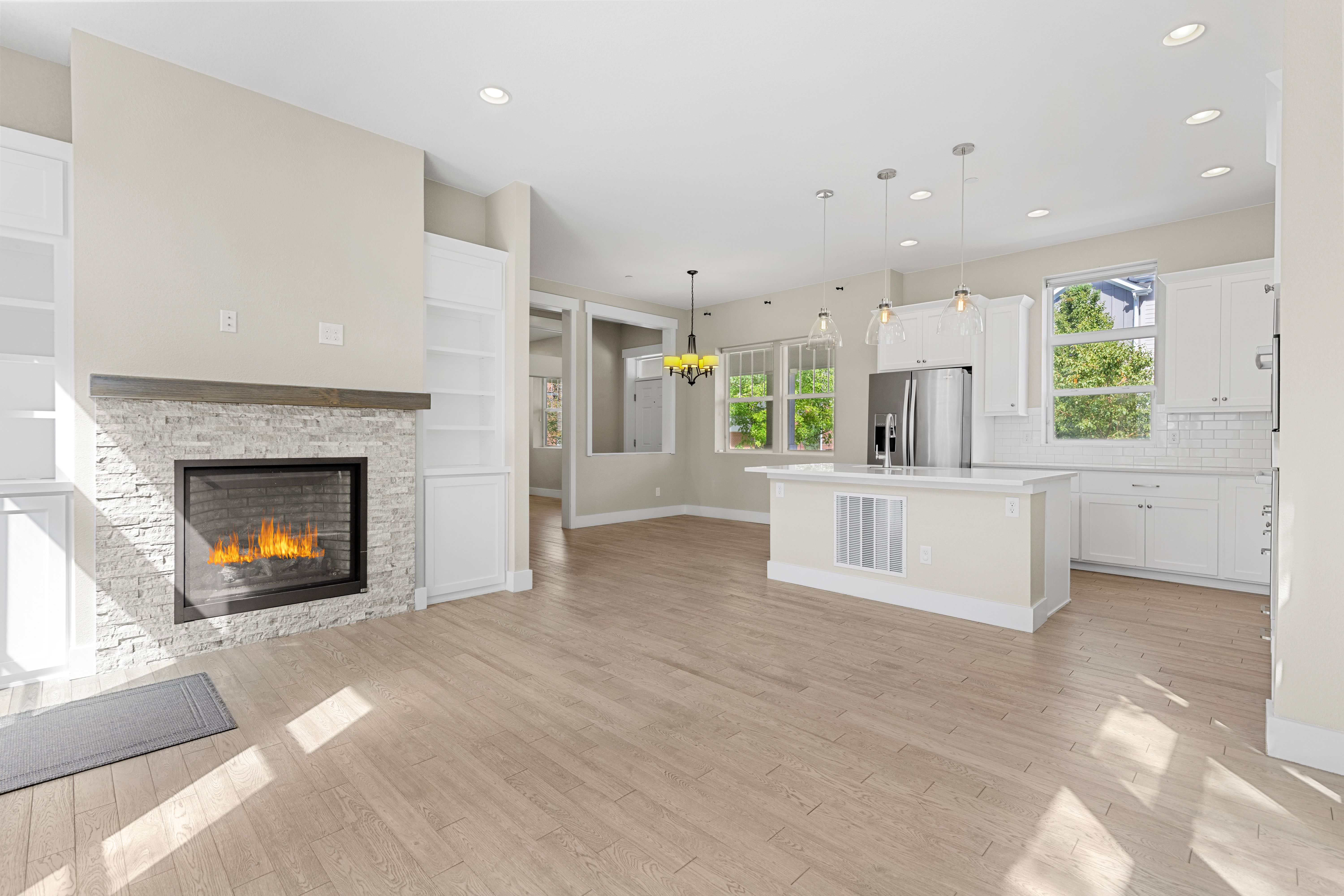  Stunning, Meticulously Cared-For Residence in Coveted Hyland Village Community - 物件實景