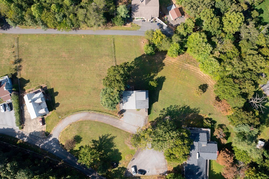 Hiawassee, Georgia, 30546, United States, 2 Bedrooms Bedrooms, ,2 BathroomsBathrooms,Residential,For Sale,1973981