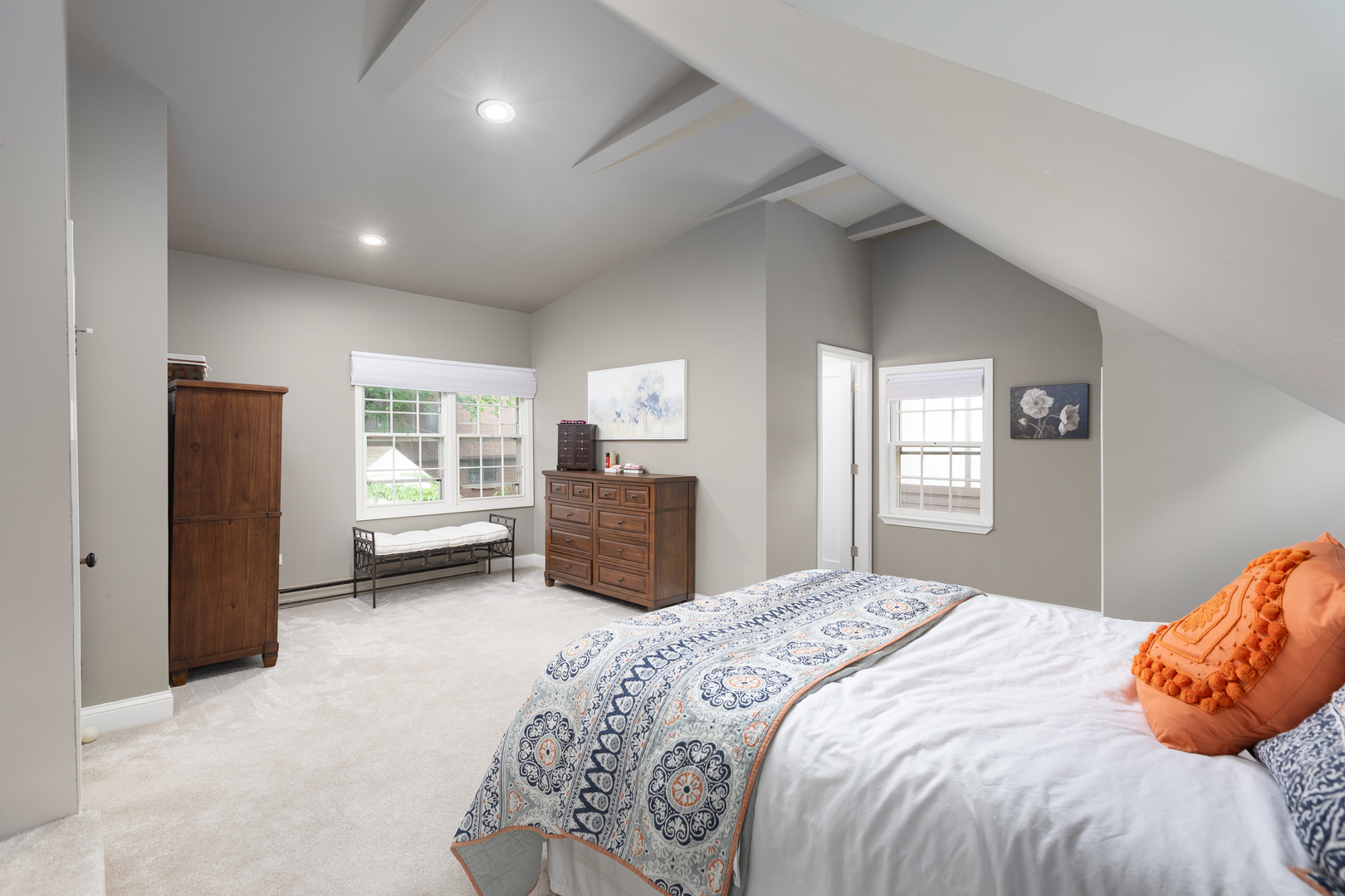 Downers Grove, Illinois, 60515, United States, 3 Bedrooms Bedrooms, ,3 BathroomsBathrooms,Residential,For Sale,1925036