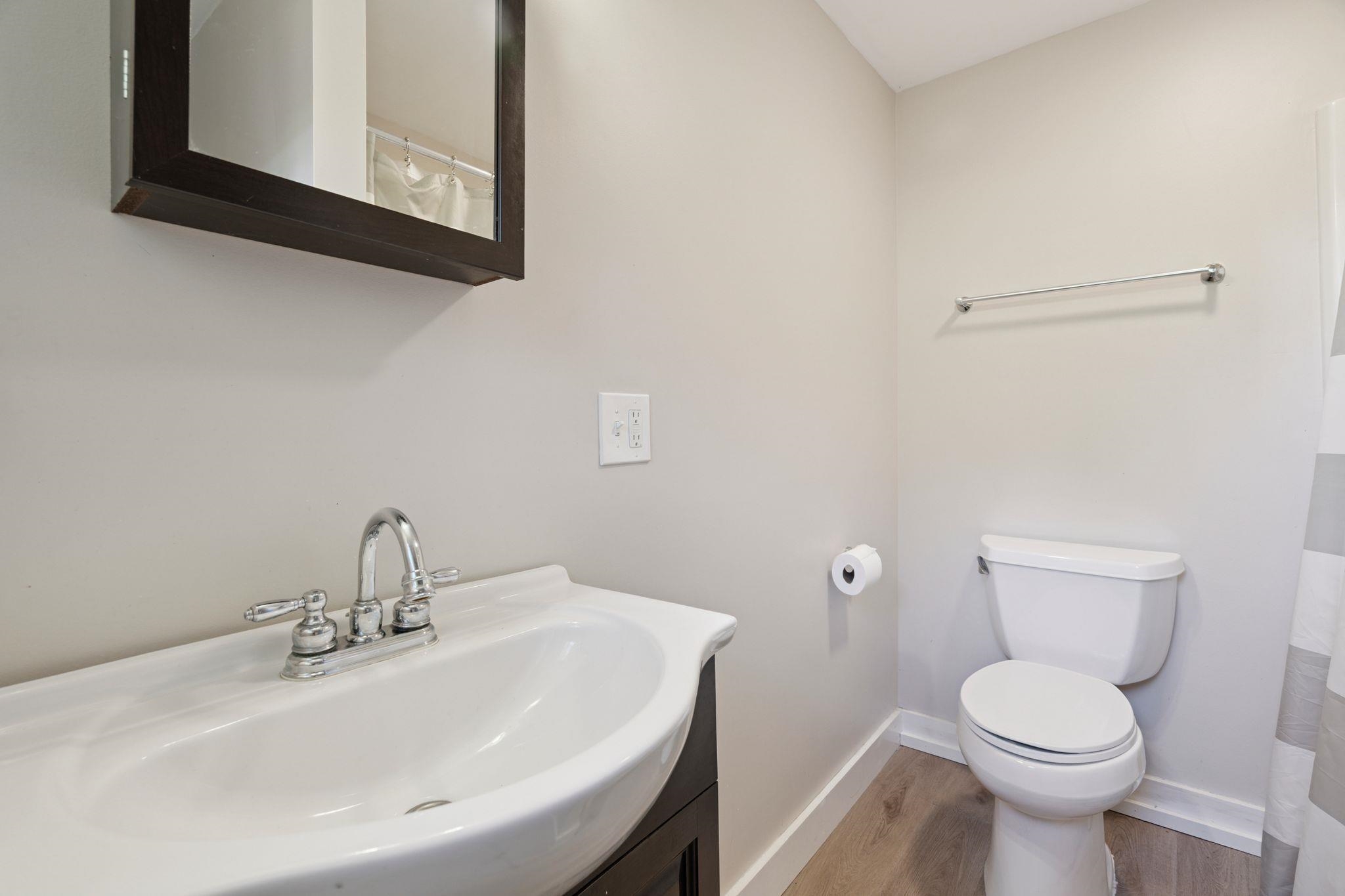 New London, New Hampshire, 03257, United States, 4 Bedrooms Bedrooms, ,2 BathroomsBathrooms,Residential,For Sale,1950111