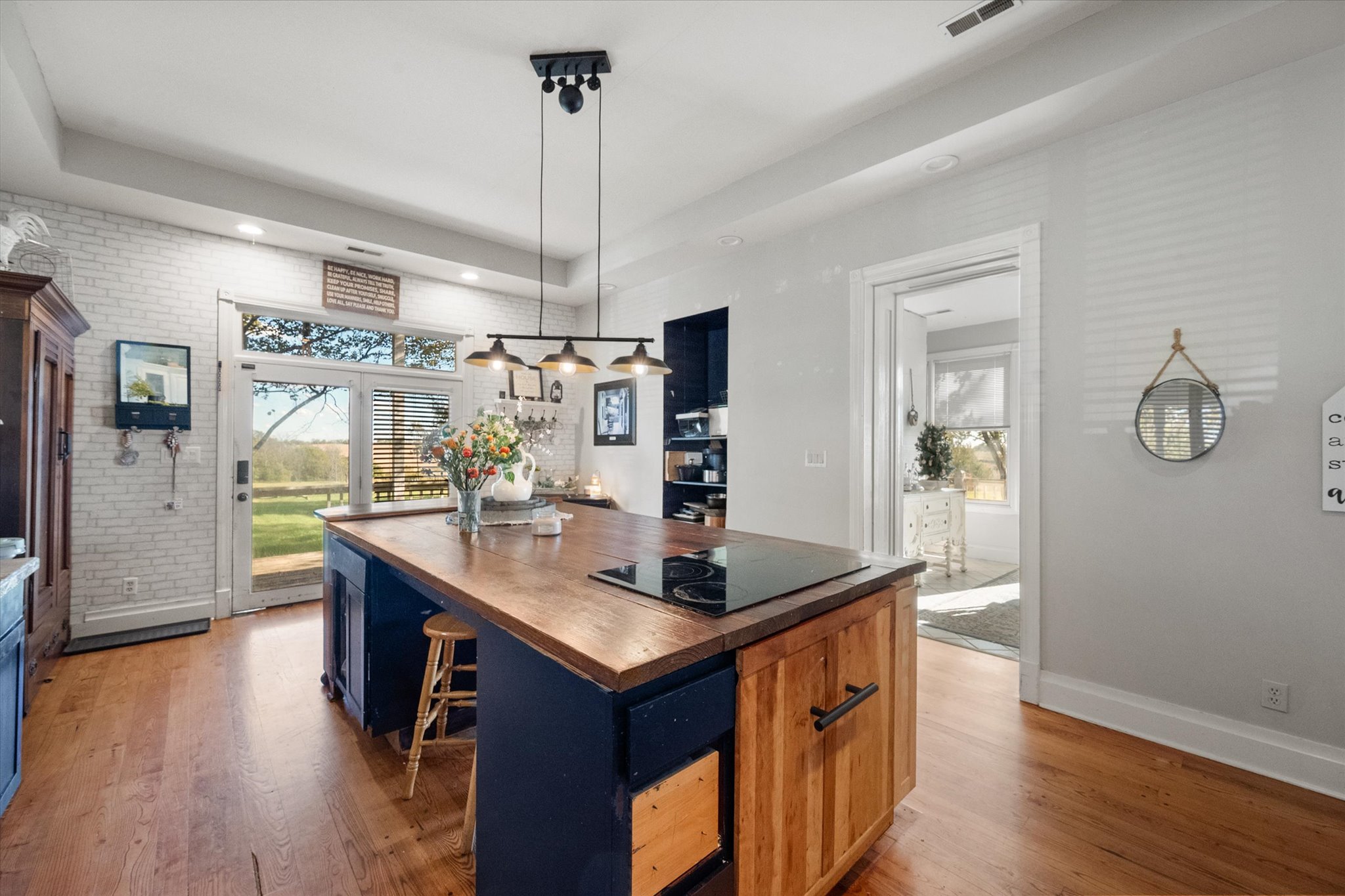 Shelbyville, Kentucky, 40065, United States, 4 Bedrooms Bedrooms, ,3 BathroomsBathrooms,Residential,For Sale,1986481