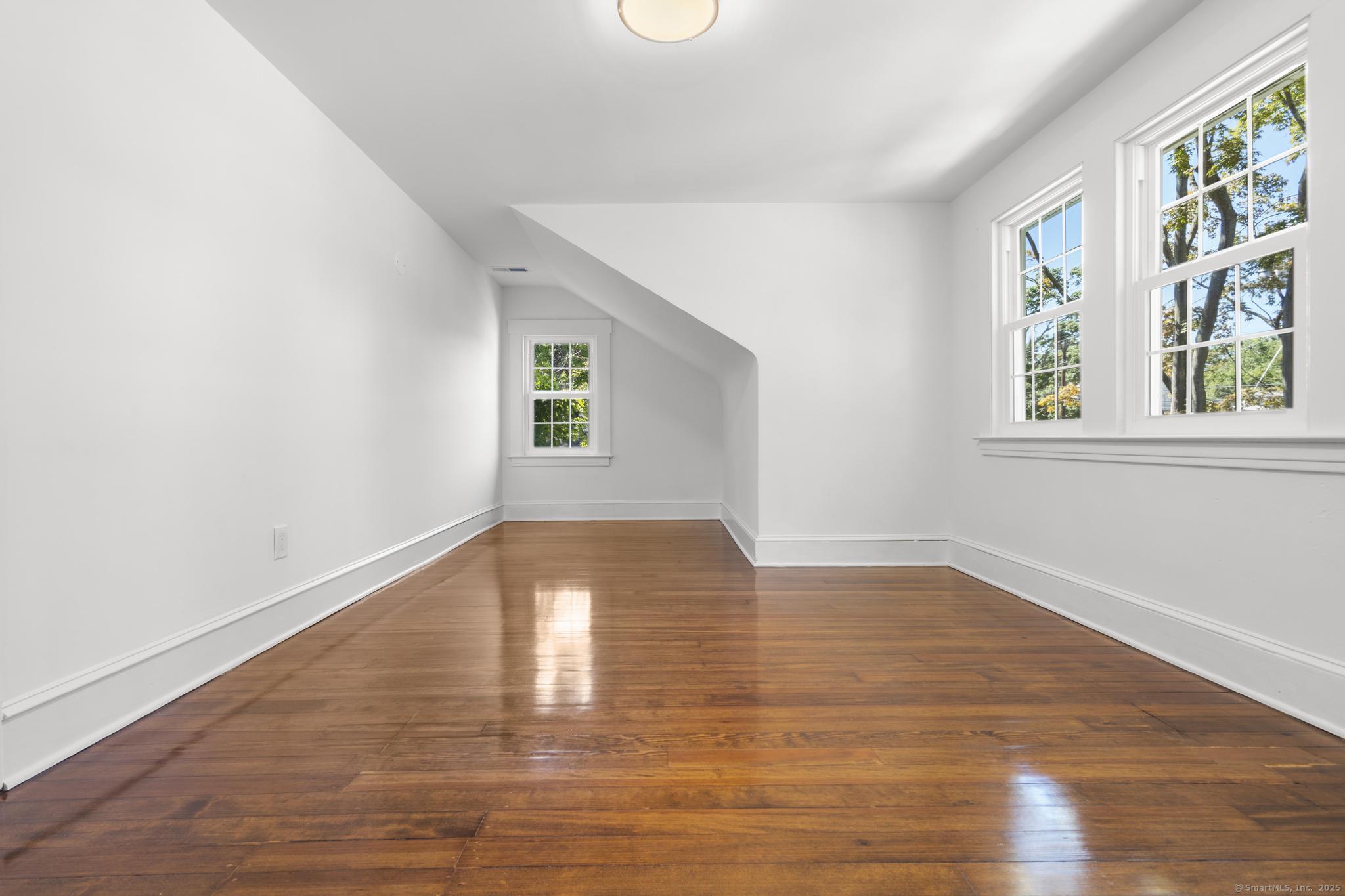 Milford, Connecticut, 06460, United States, 3 Bedrooms Bedrooms, ,3 BathroomsBathrooms,Residential,For Sale,1924915