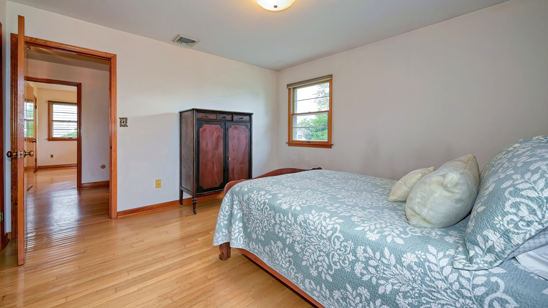 Nutley, New Jersey, 07110, United States, 4 Bedrooms Bedrooms, ,3 BathroomsBathrooms,Residential,For Sale,1974859