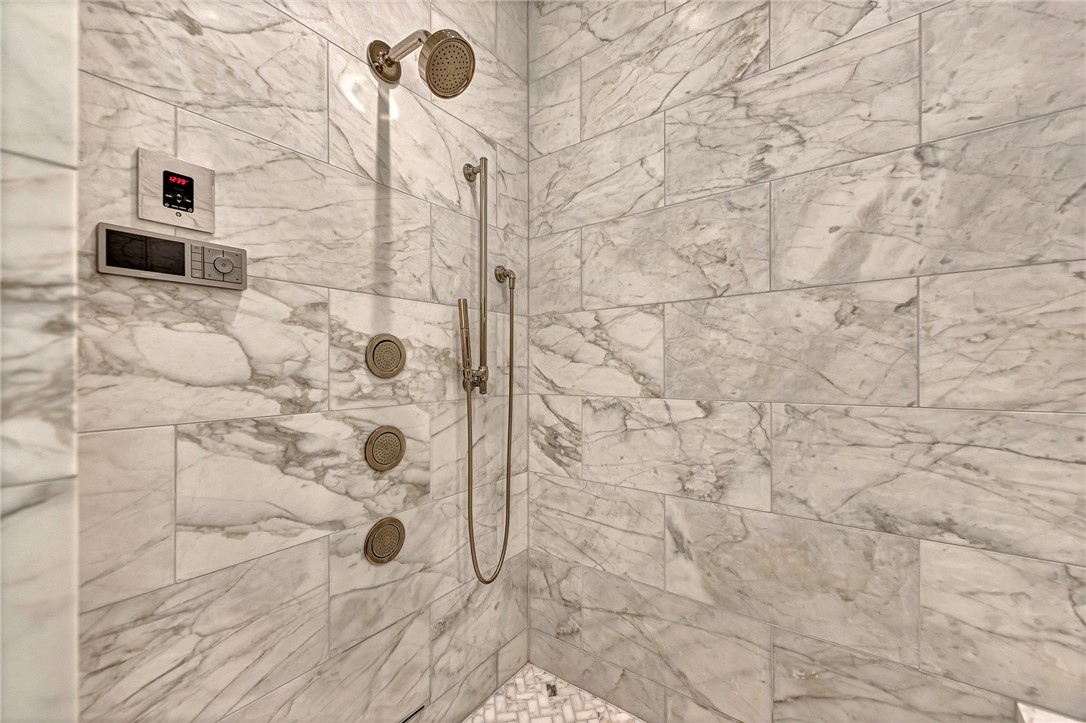 Fayetteville, Arkansas, 72704, United States, 4 Bedrooms Bedrooms, ,5 BathroomsBathrooms,Residential,For Sale,1993299