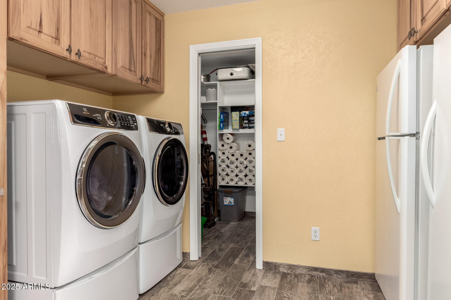 Chandler, Arizona, 85249, United States, 3 Bedrooms Bedrooms, ,2 BathroomsBathrooms,Residential,For Sale,1975354