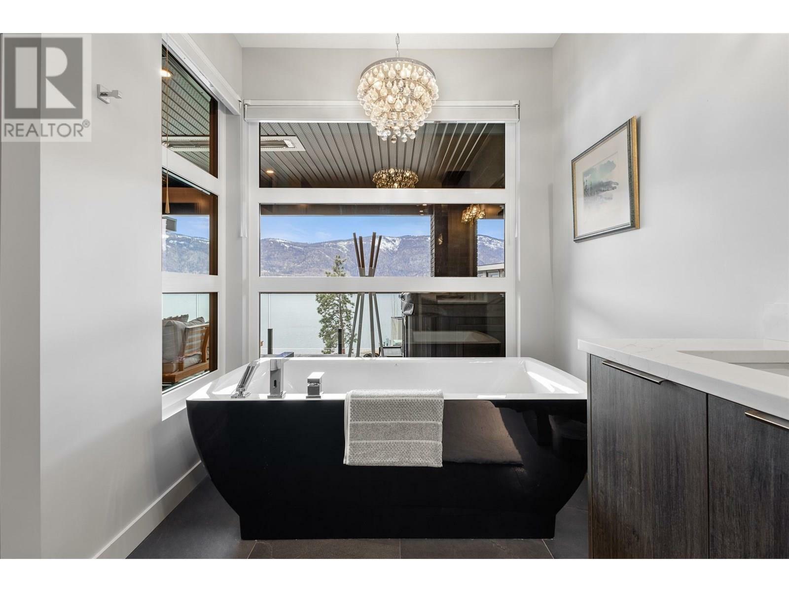 KELOWNA, British Columbia, V4V 1N4, CA, 4 Bedrooms Bedrooms, ,3 BathroomsBathrooms,Residential,For Sale,1859921