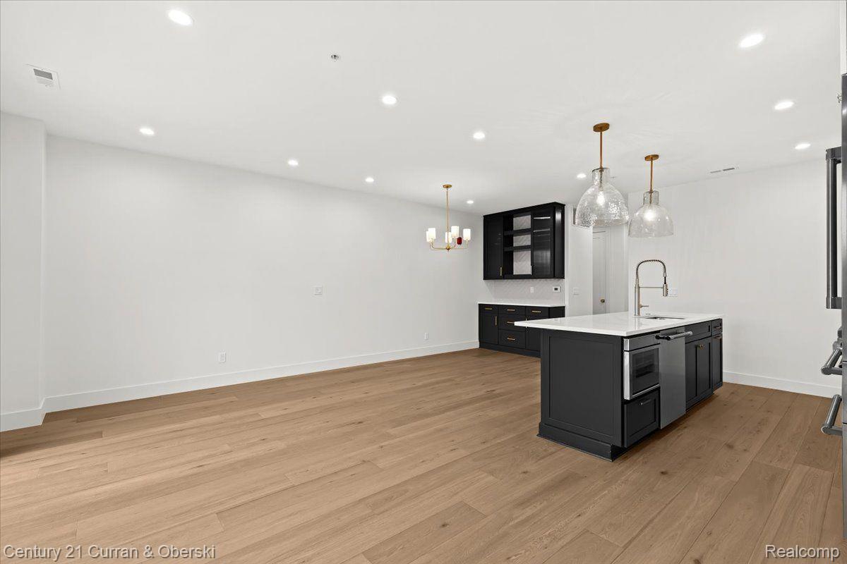 Northville, Michigan, 48167, United States, 2 Bedrooms Bedrooms, ,2 BathroomsBathrooms,Residential,For Sale,1701304