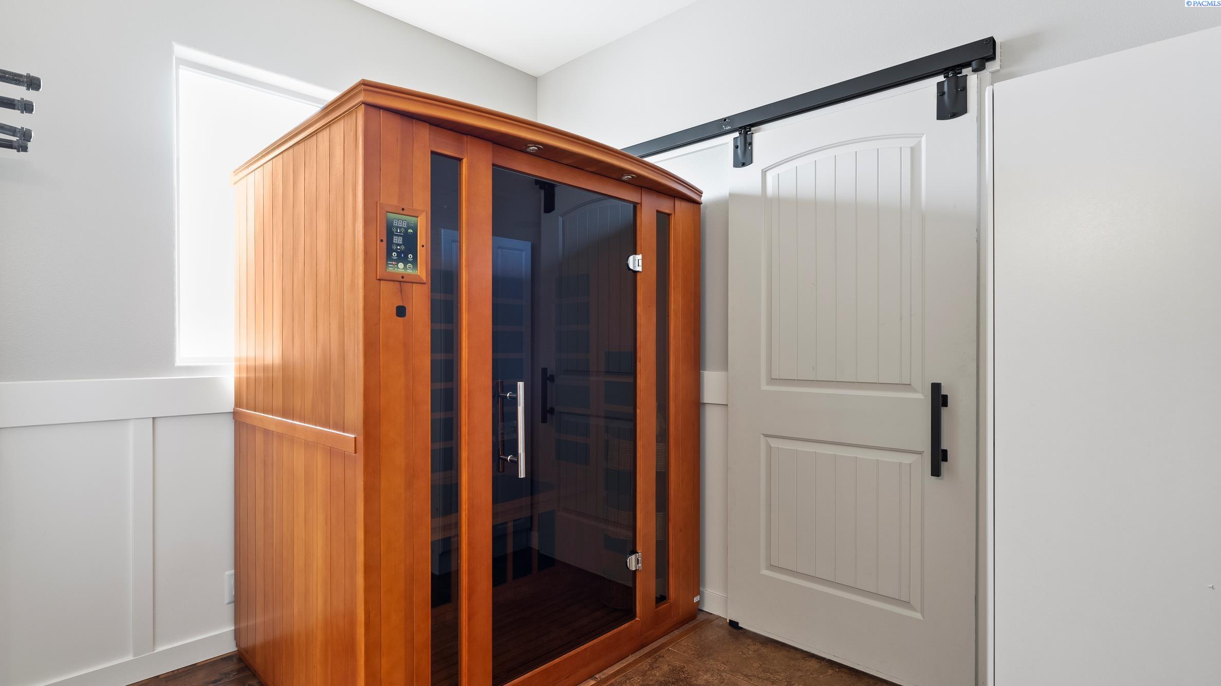 Kennewick, Washington, 99338, United States, 4 Bedrooms Bedrooms, ,3 BathroomsBathrooms,Residential,For Sale,1907298