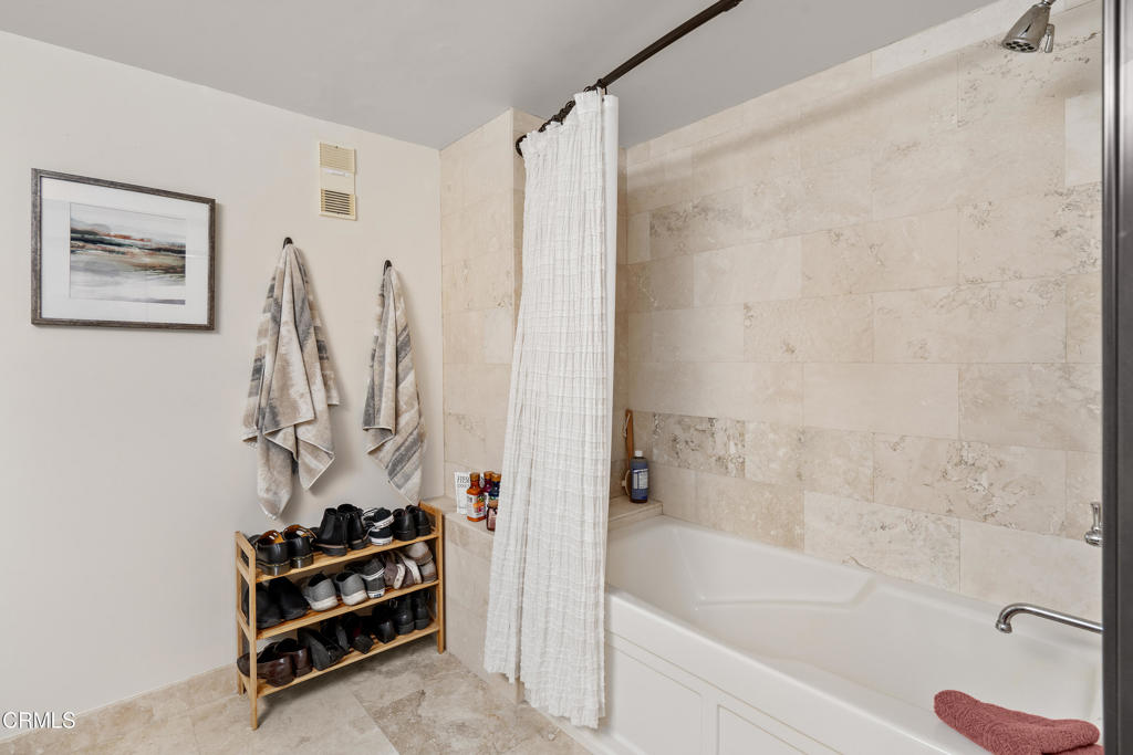 Pasadena, California, 91103, United States, 1 Bedroom Bedrooms, ,2 BathroomsBathrooms,Residential,For Sale,1849857
