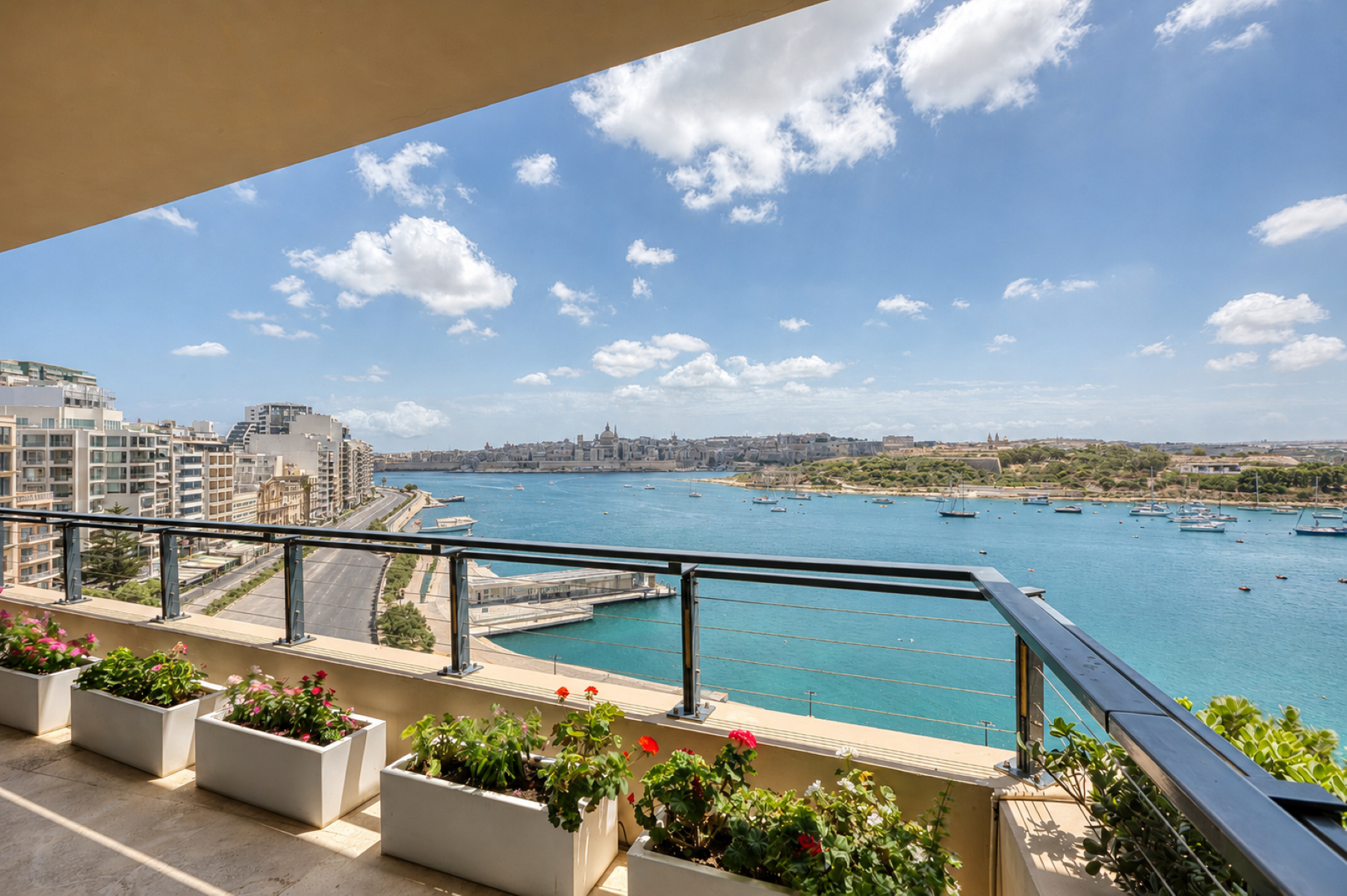  One of a Kind Waterfront Apartment with Exceptional Views - 物件實景