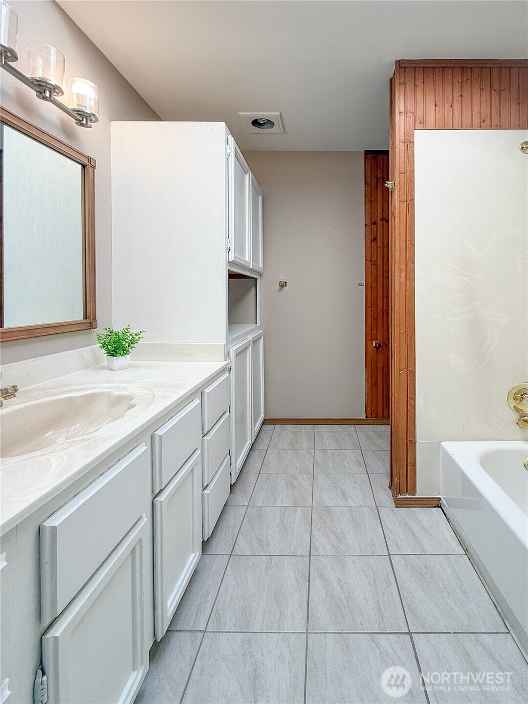 Everett, Washington, 98208, United States, 4 Bedrooms Bedrooms, ,3 BathroomsBathrooms,Residential,For Sale,1920302