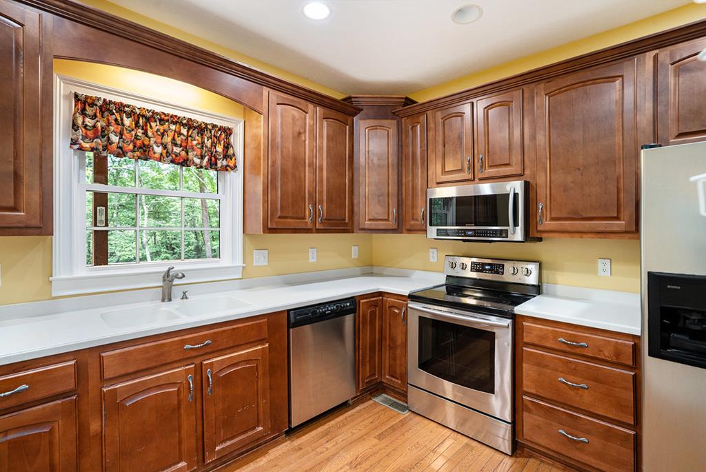 Ellijay, Georgia, 30536, United States, 5 Bedrooms Bedrooms, ,4 BathroomsBathrooms,Residential,For Sale,1859023