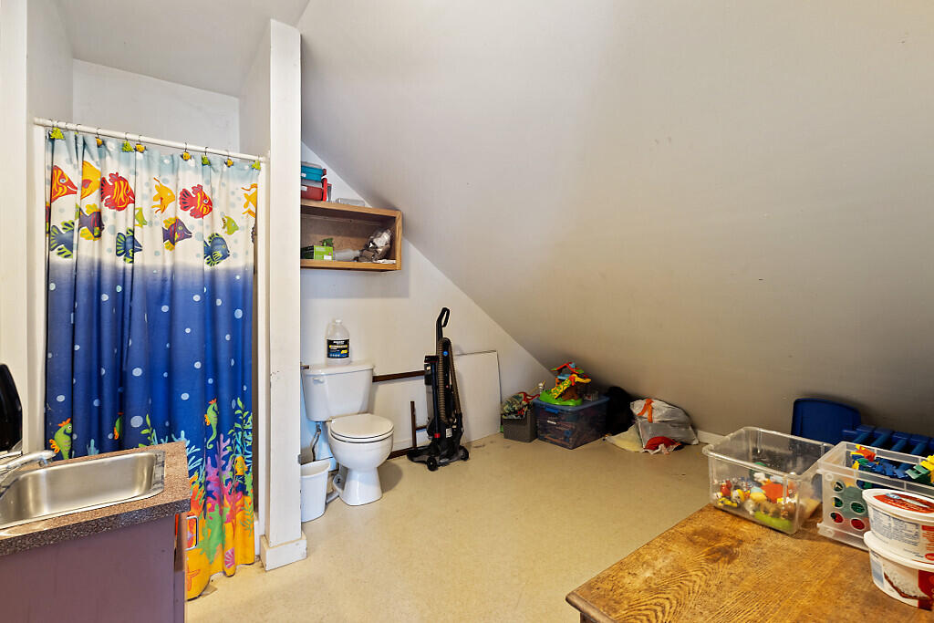 China, Maine, 04358, United States, 6 Bedrooms Bedrooms, ,3 BathroomsBathrooms,Residential,For Sale,1898689