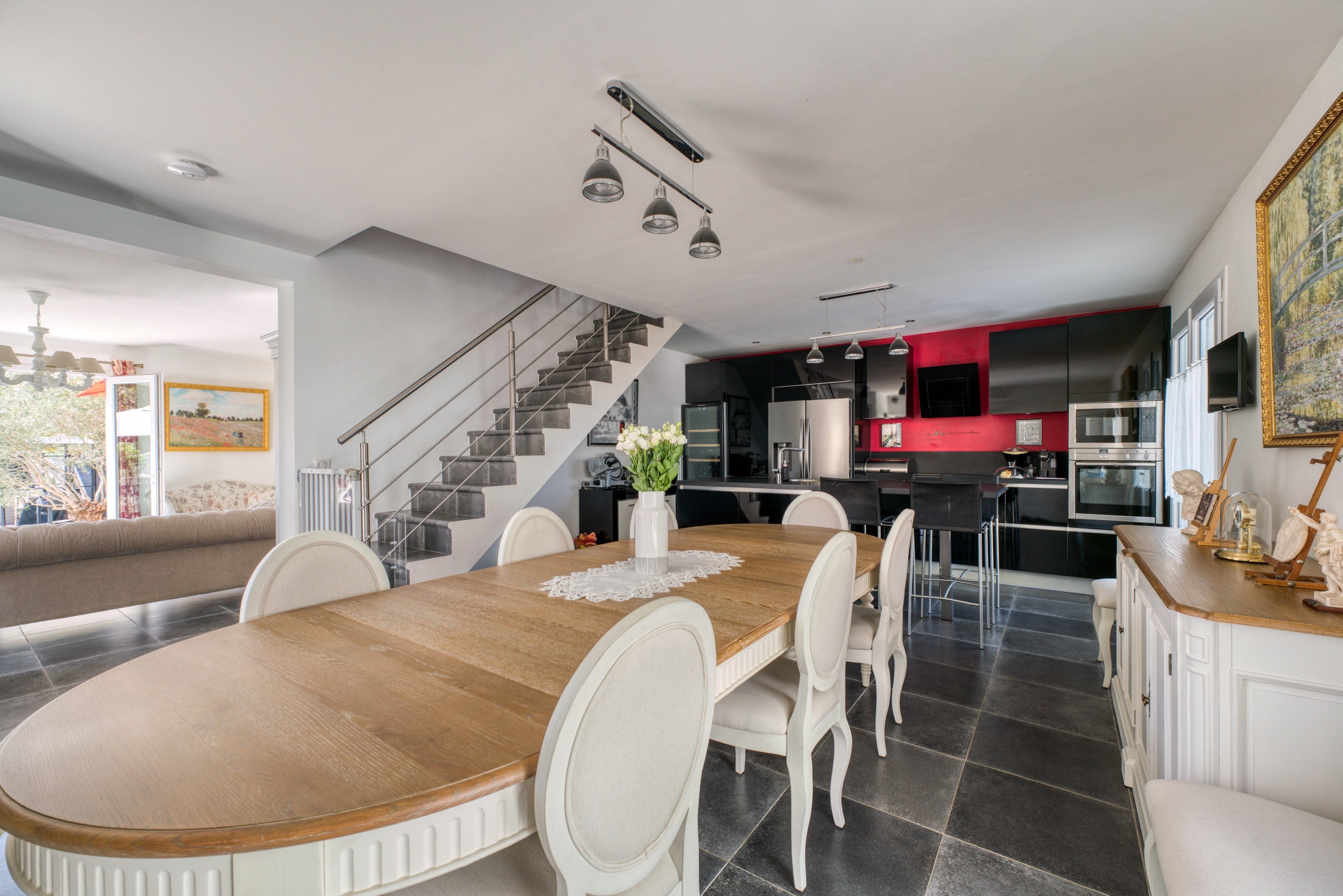  Contemporary home with refined features, set between the ocean and nature. - 物件實景