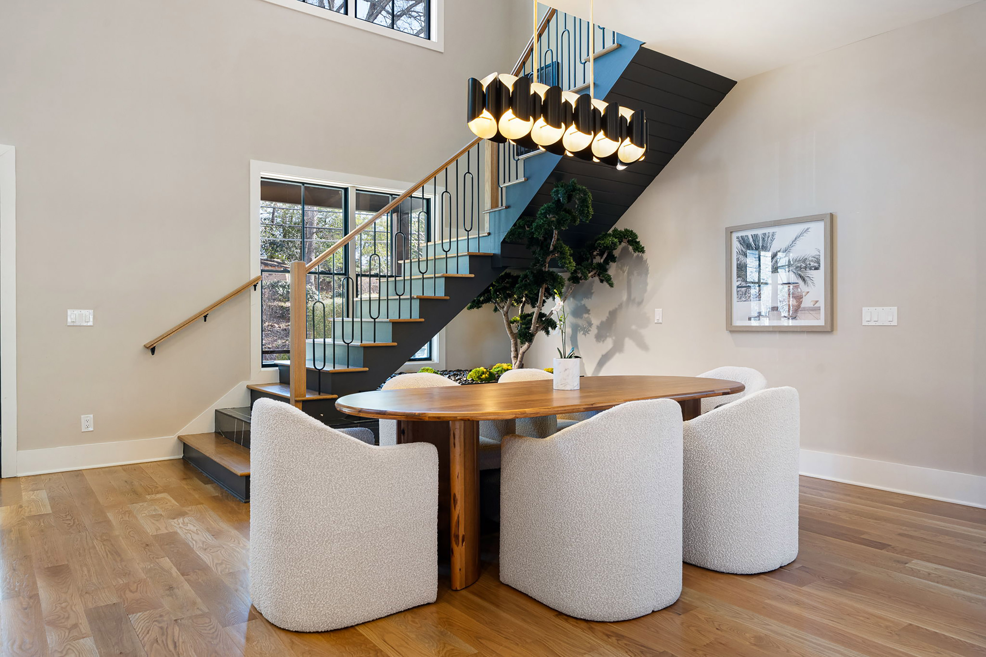  Striking Three Story Custom-built Home Redefines Modern Luxury - 物件實景