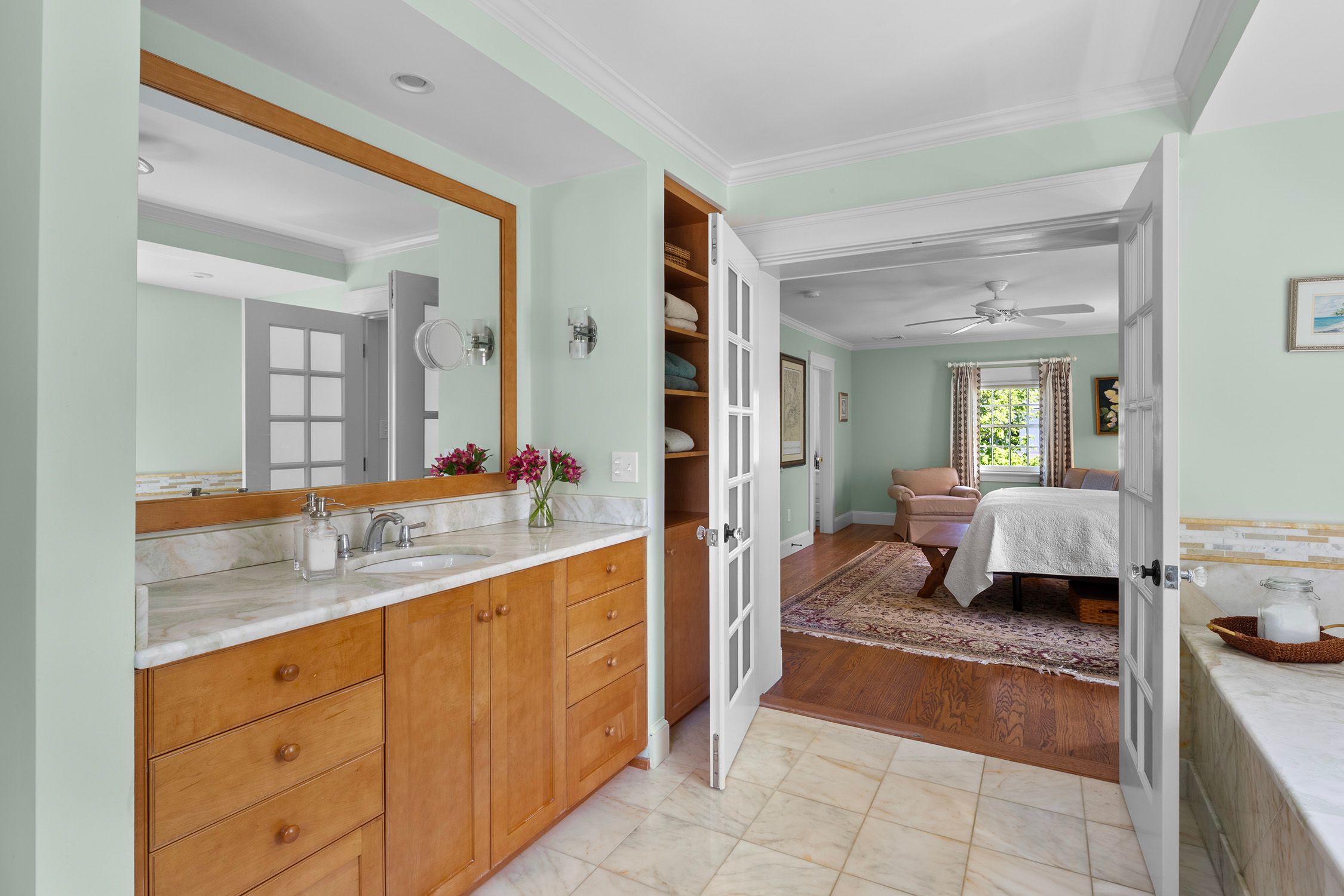  Classic Newport Colonial - 物件實景
