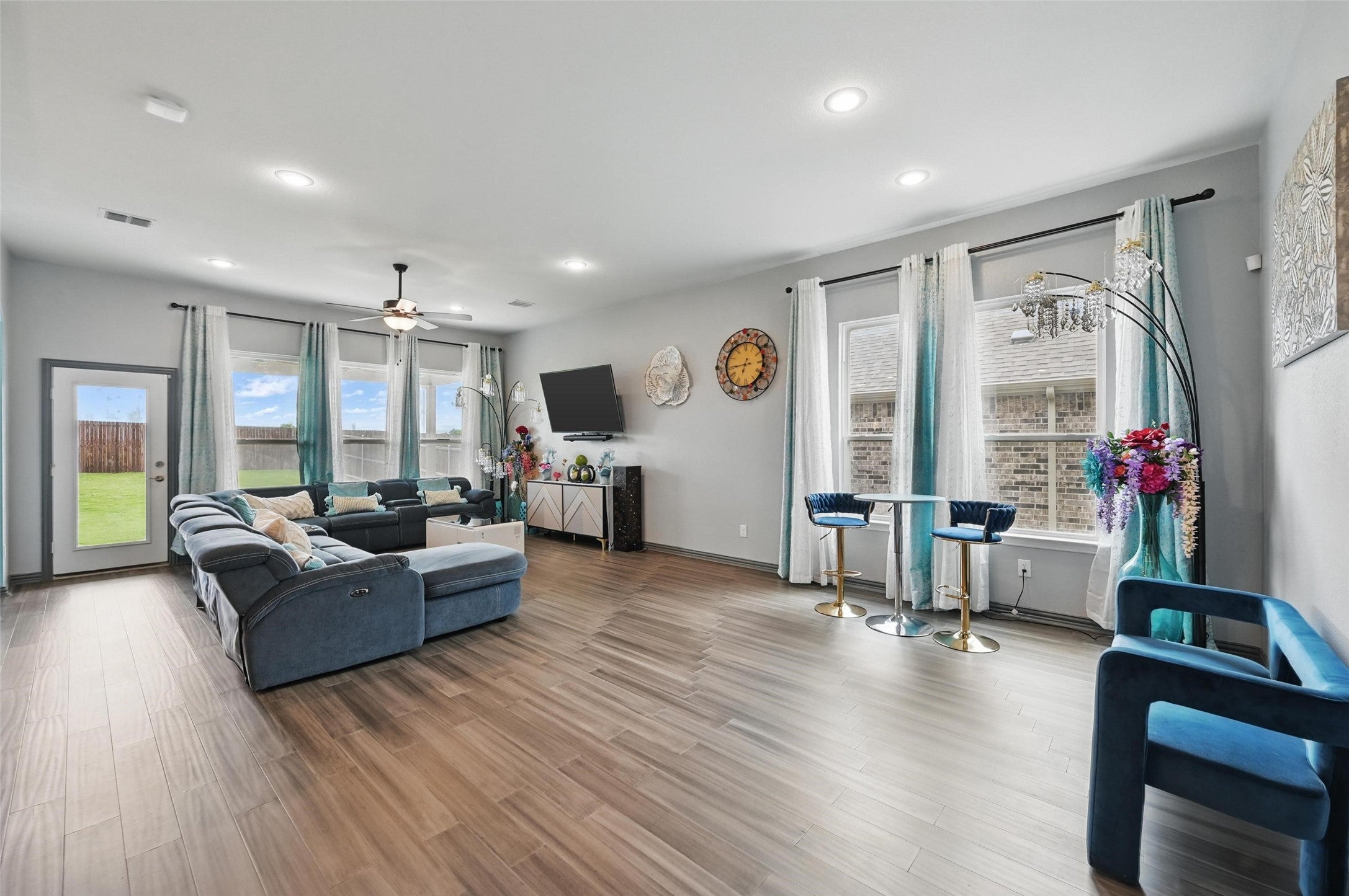 Fort Worth, Texas, 76052, United States, 4 Bedrooms Bedrooms, ,4 BathroomsBathrooms,Residential,For Sale,1980397