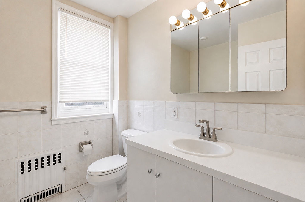 East Rockaway, New York, 11518, United States, 4 Bedrooms Bedrooms, ,2 BathroomsBathrooms,Residential,For Sale,2048552
