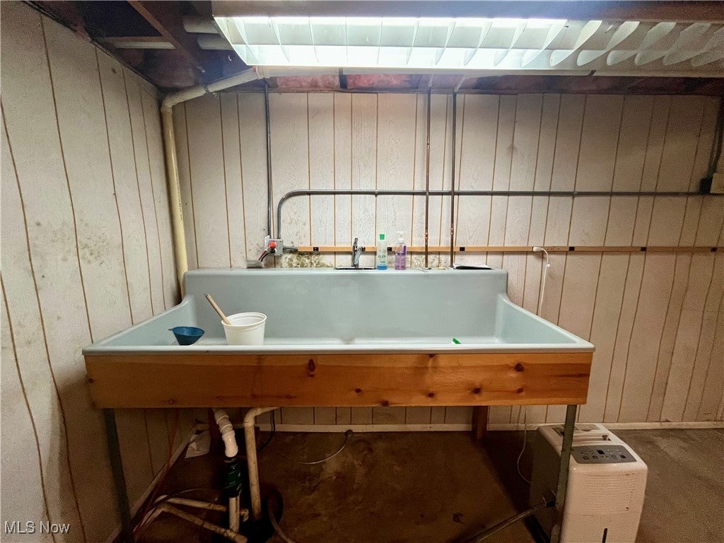 Novelty, Ohio, 44072, United States, 4 Bedrooms Bedrooms, ,3 BathroomsBathrooms,Residential,For Sale,1916255