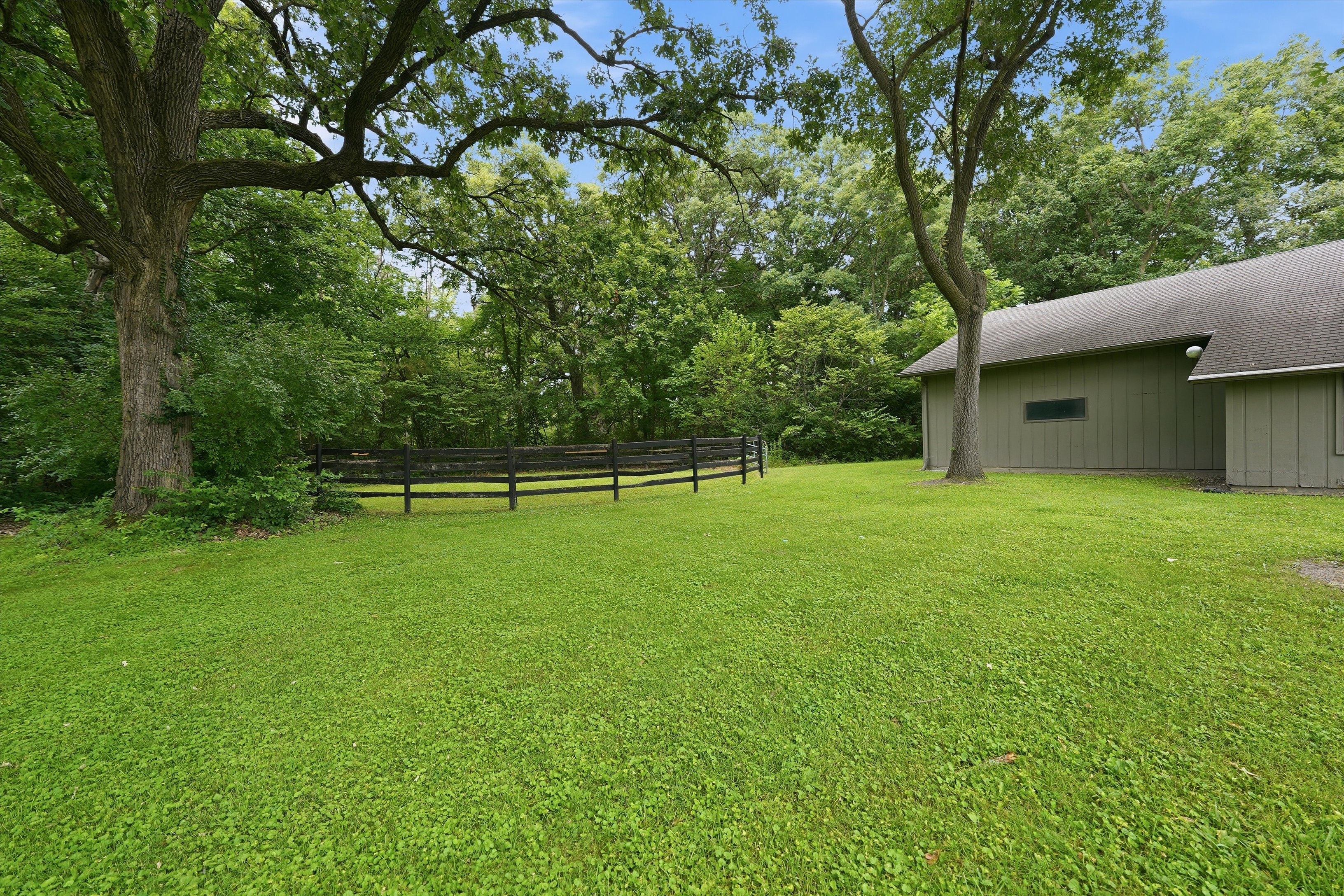  Private Country Estate Situated on Over Nine Acres of Beautiful Open Grounds - 物件實景