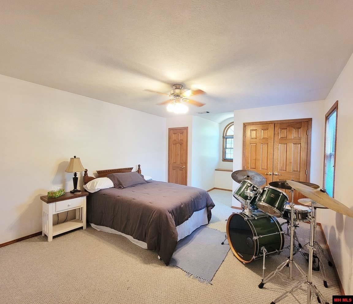Mountain Home, Arkansas, 72653, United States, 4 Bedrooms Bedrooms, ,5 BathroomsBathrooms,Residential,For Sale,2018270