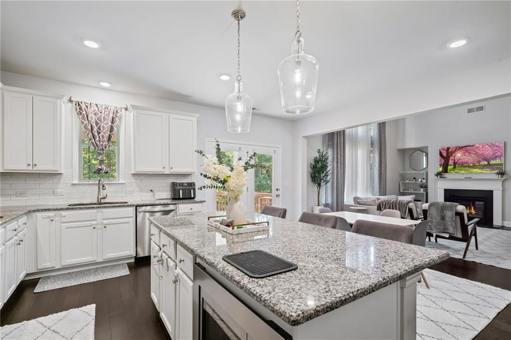 Buford, Georgia, 30519, United States, 4 Bedrooms Bedrooms, ,3 BathroomsBathrooms,Residential,For Sale,1921103