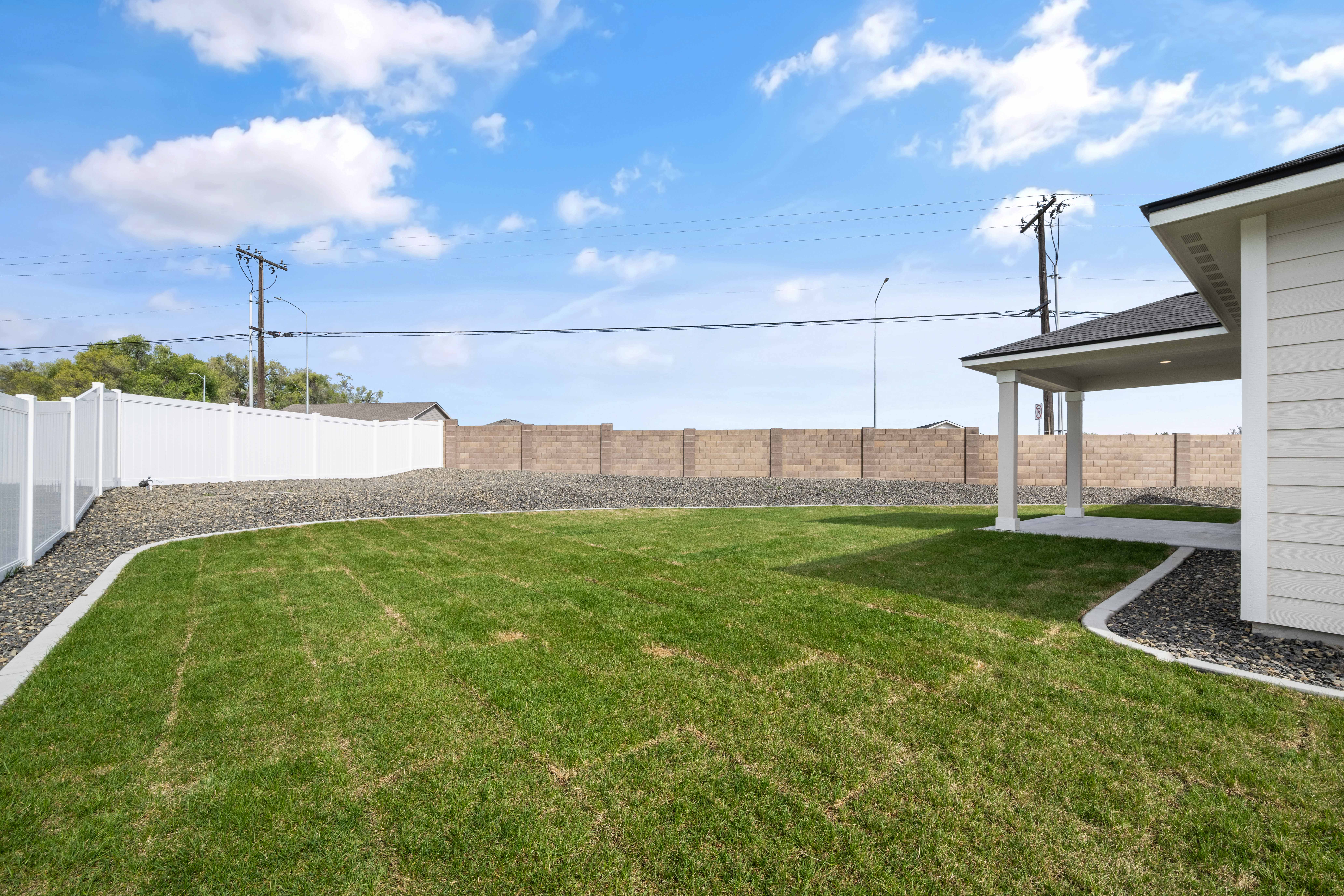  CORNER LOT - 物件實景