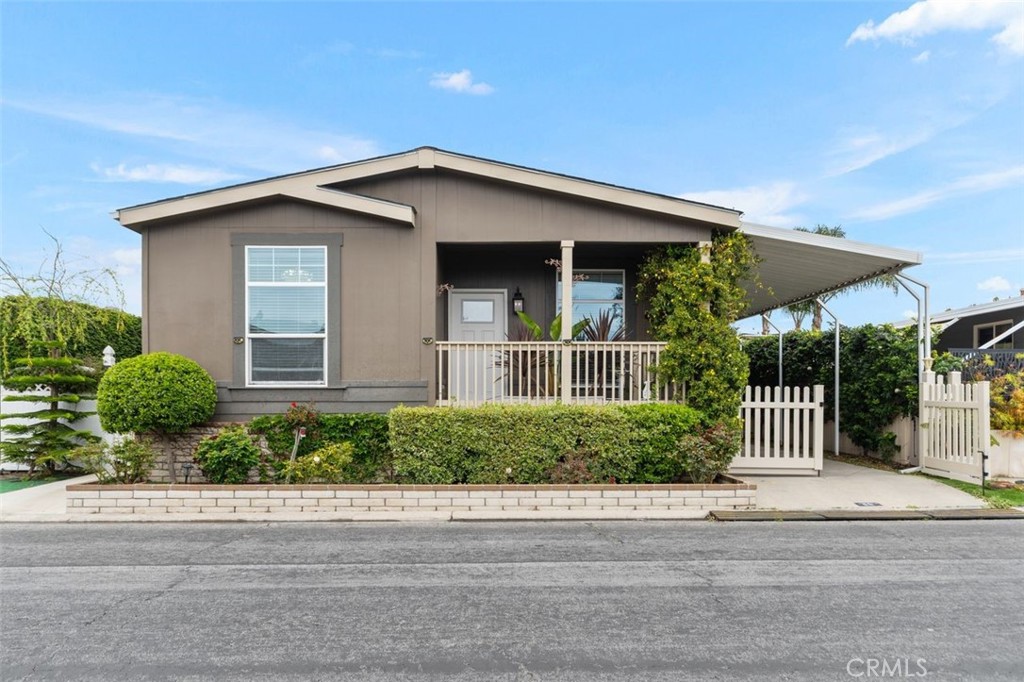 Long Beach, California, 90810, United States, 3 Bedrooms Bedrooms, ,2 BathroomsBathrooms,Residential,For Sale,1828564