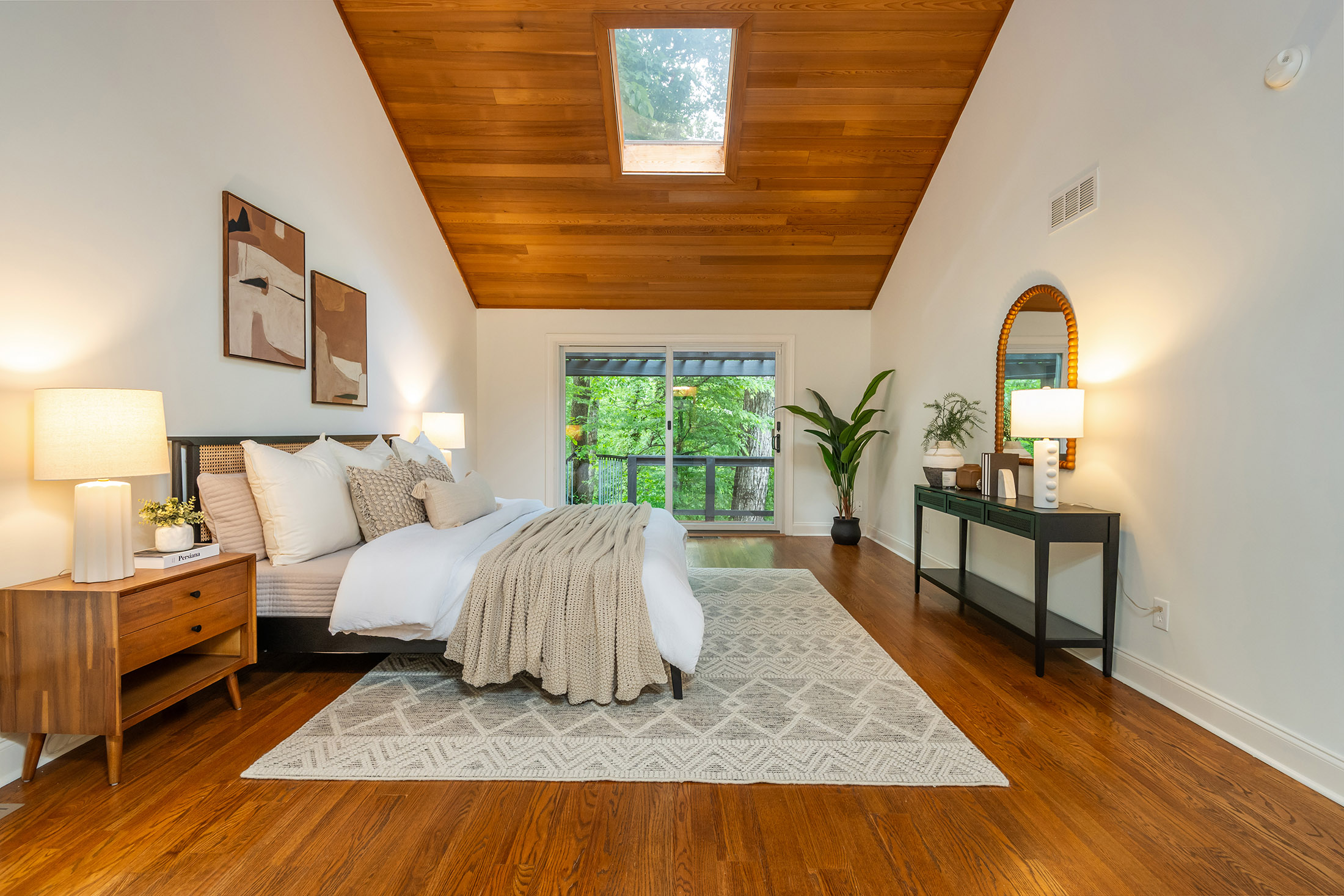  Thoughtfully Renovated Contemporary Home - 物件實景