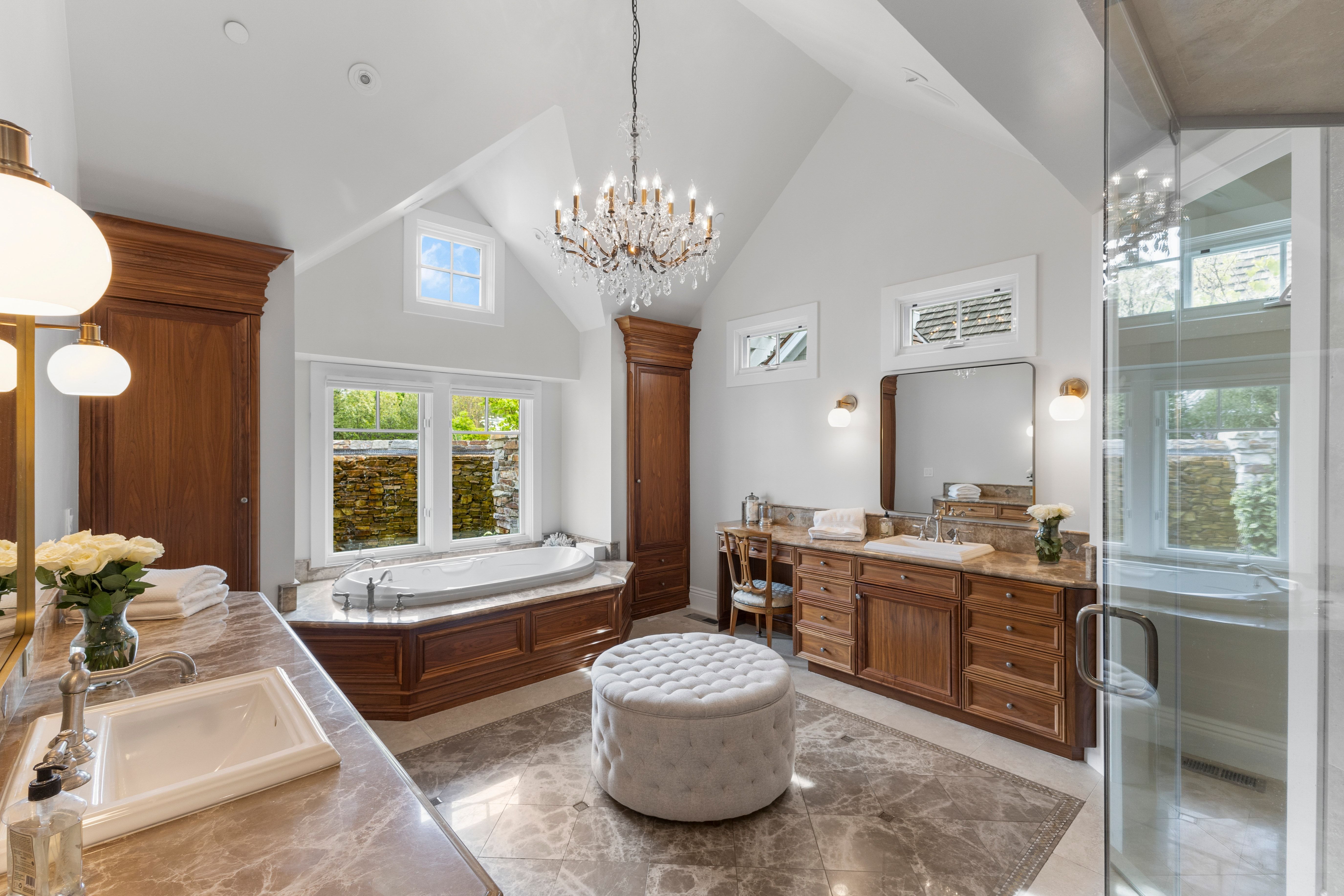  A Private One-Acre Compound Defined by Craftsmanship, Scale and Resort Living - 物件實景