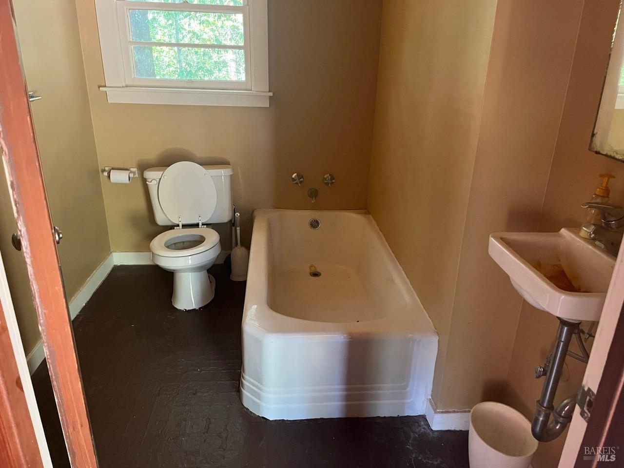 Guerneville, California, 95446, United States, 2 Bedrooms Bedrooms, ,2 BathroomsBathrooms,Residential,For Sale,1913685