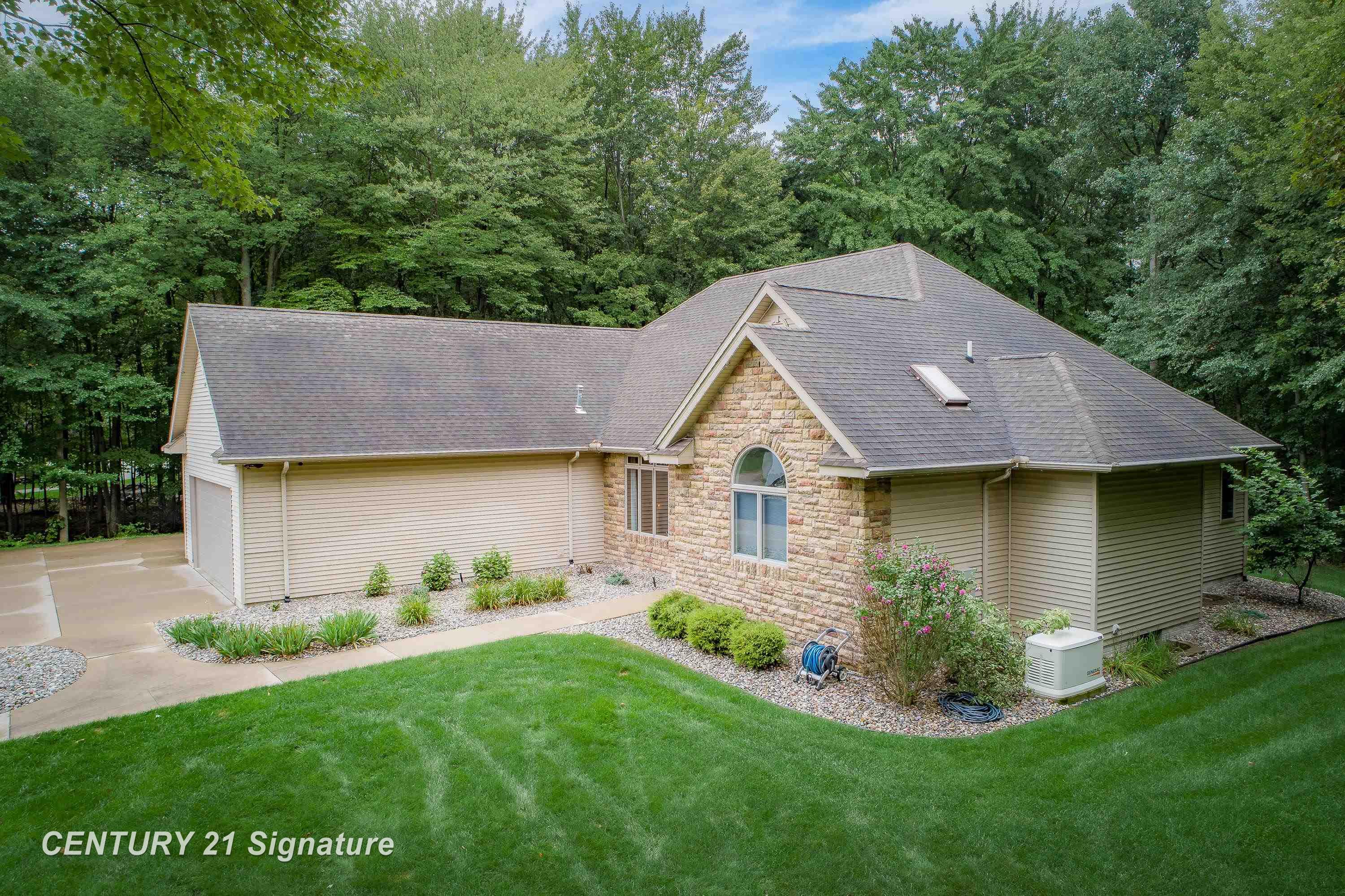 Midland, Michigan, 48642, United States, 4 Bedrooms Bedrooms, ,4 BathroomsBathrooms,Residential,For Sale,1981161