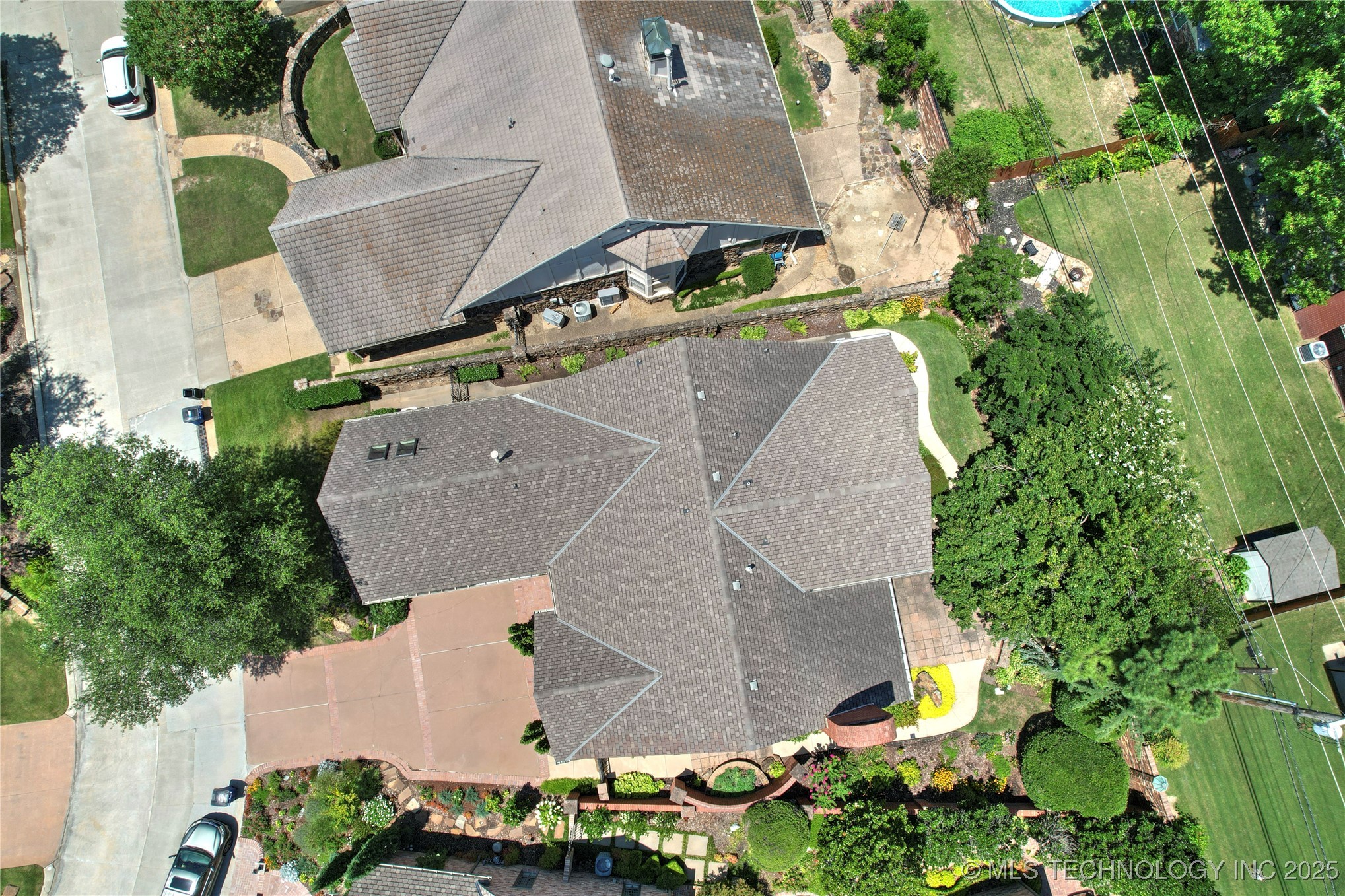 Tulsa, Oklahoma, 74135, United States, 3 Bedrooms Bedrooms, ,4 BathroomsBathrooms,Residential,For Sale,1902130