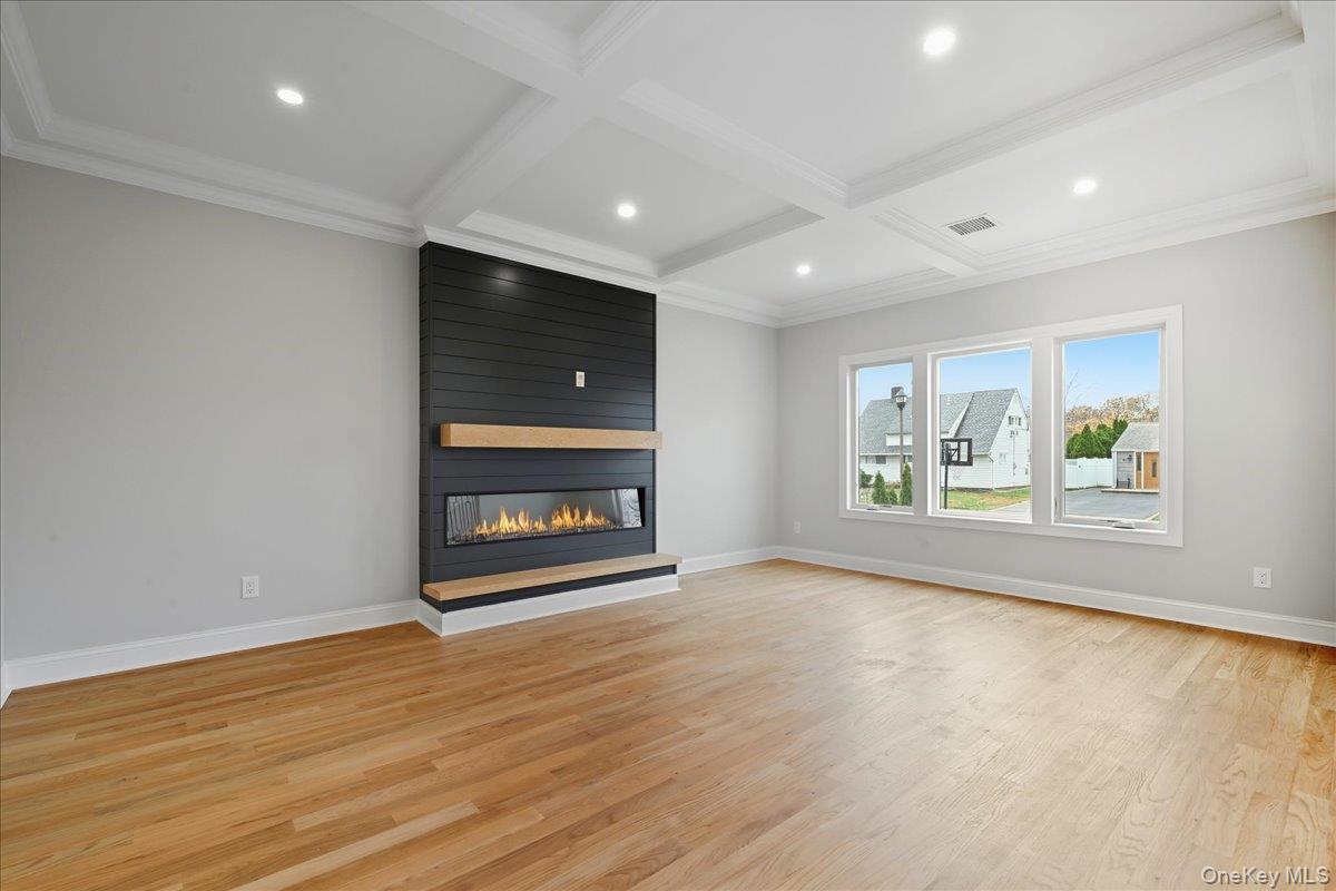 Westbury, New York, 11590, United States, 5 Bedrooms Bedrooms, ,5 BathroomsBathrooms,Residential,For Sale,1991038