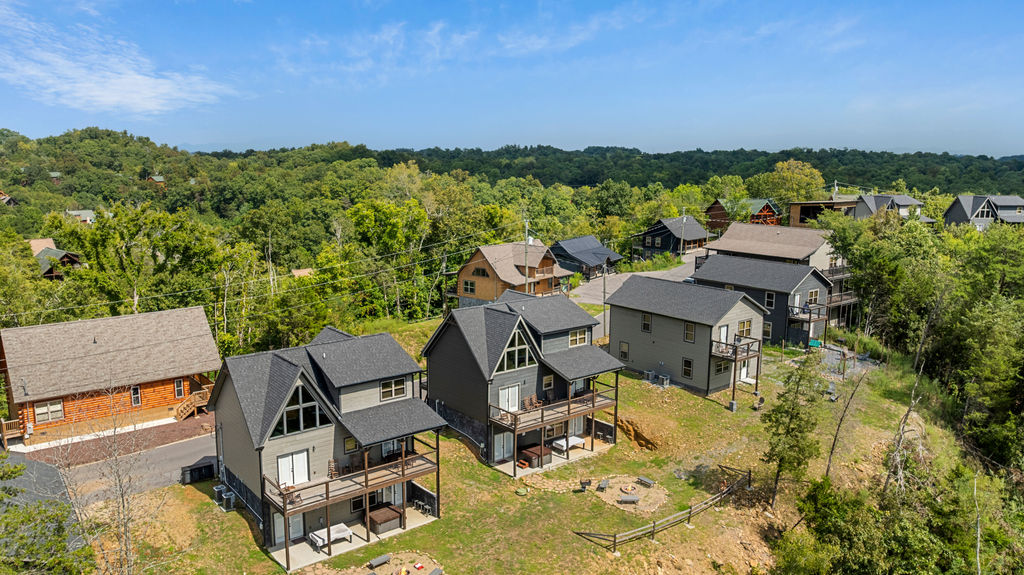 Sevierville, Tennessee, 37876, United States, 3 Bedrooms Bedrooms, ,4 BathroomsBathrooms,Residential,For Sale,1936996