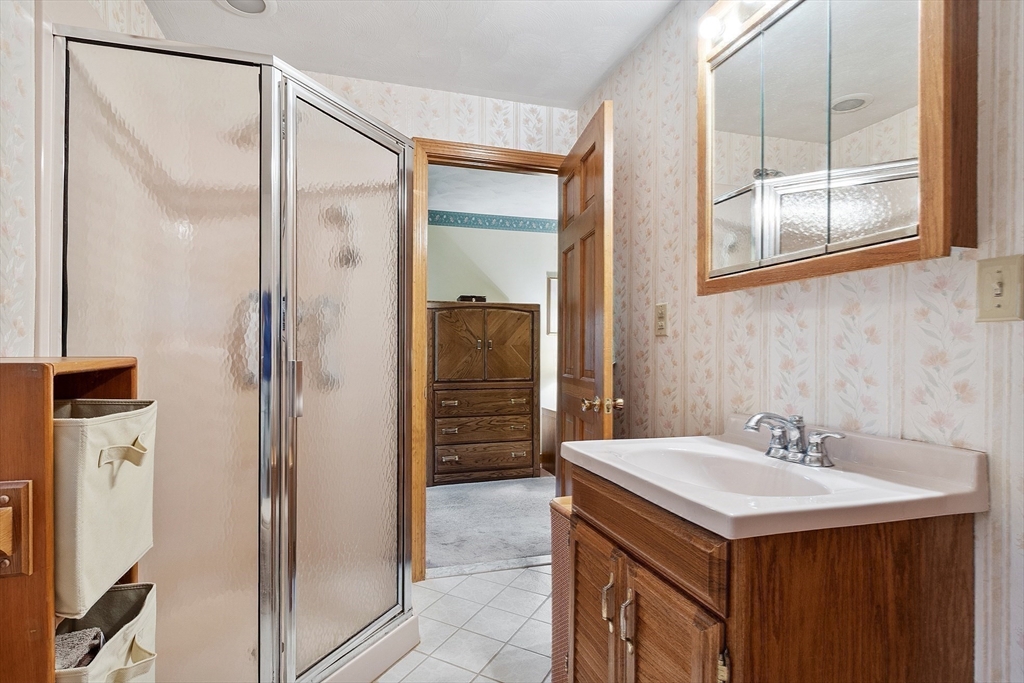 Peabody, Massachusetts, 01960, United States, 4 Bedrooms Bedrooms, ,2 BathroomsBathrooms,Residential,For Sale,1991125