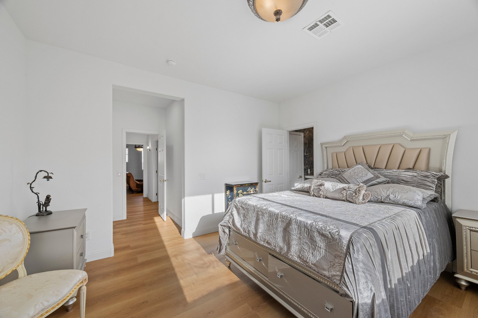  Highly Upgraded 4,000 sq ft Estate in Gated Community - 物件實景