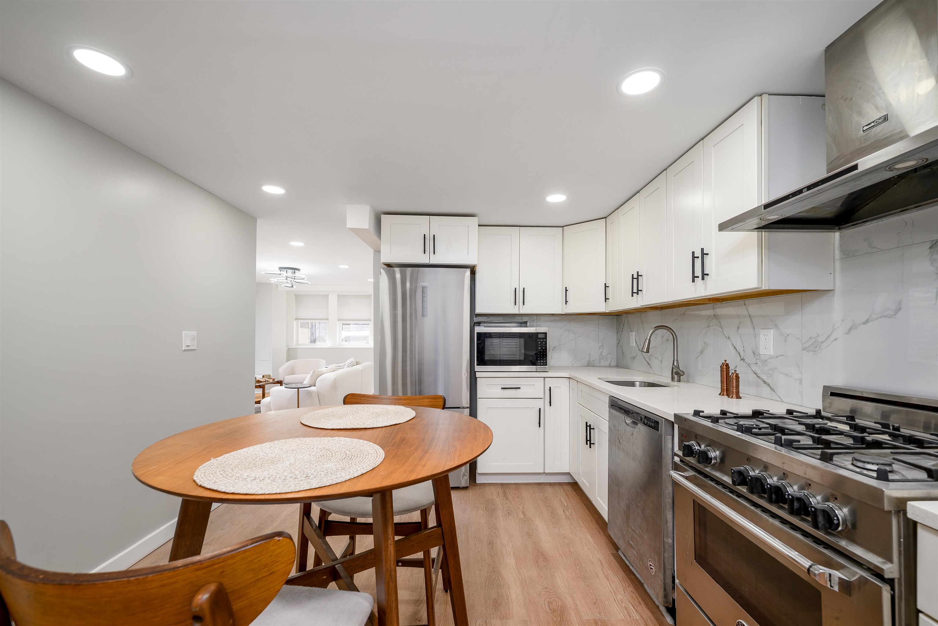 Jersey City, New Jersey, 07307, United States, 3 Bedrooms Bedrooms, ,2 BathroomsBathrooms,Residential,For Sale,1996189