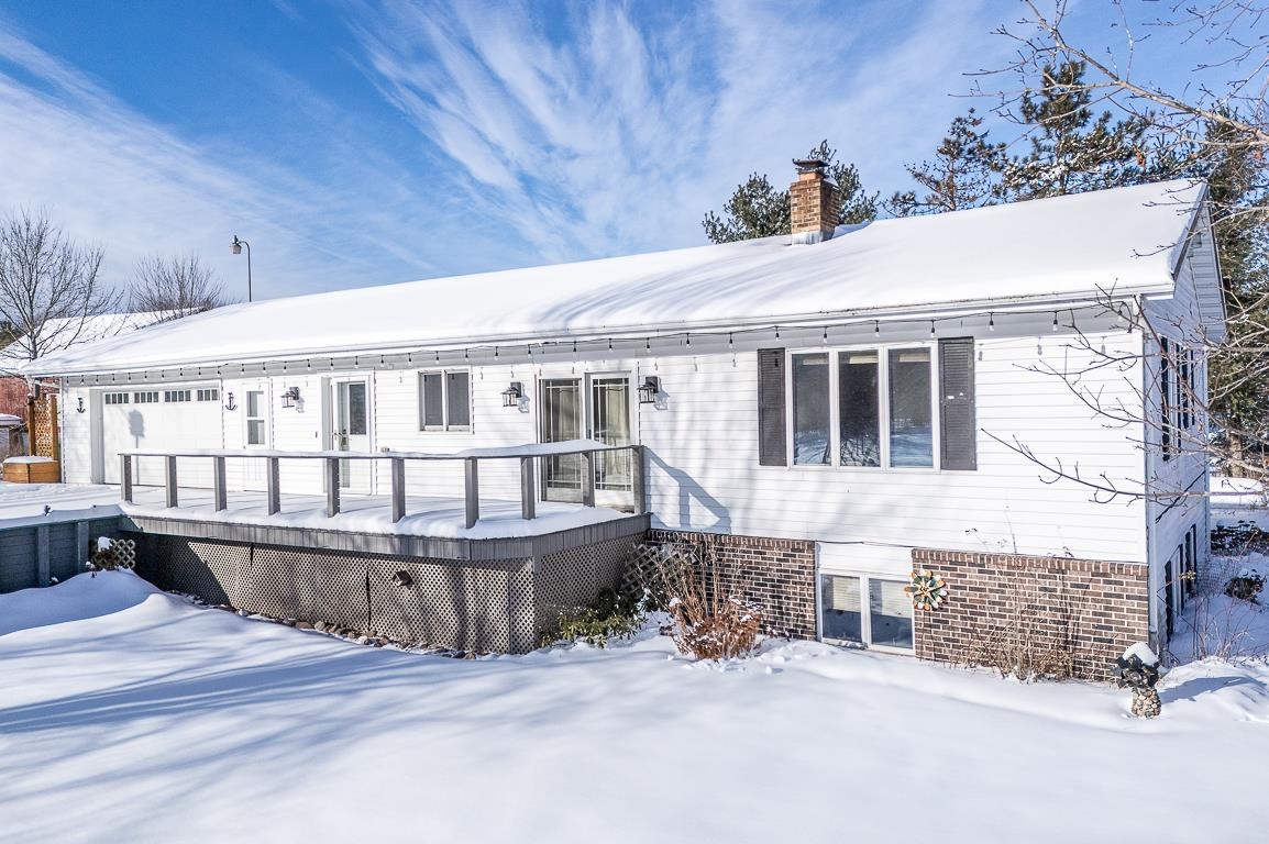 New London, Wisconsin, 54961-8021, United States, 4 Bedrooms Bedrooms, ,2 BathroomsBathrooms,Residential,For Sale,2008203