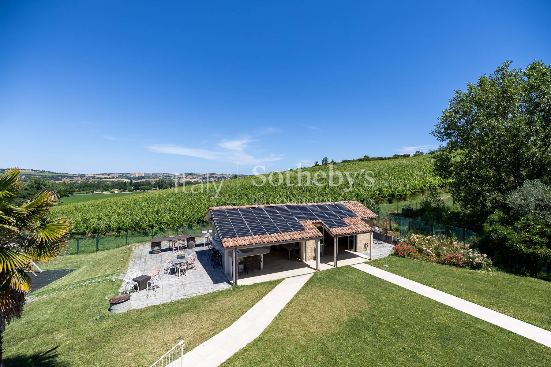  Elegant Contemporary Residence with Vineyard Near the Sea - 物件實景