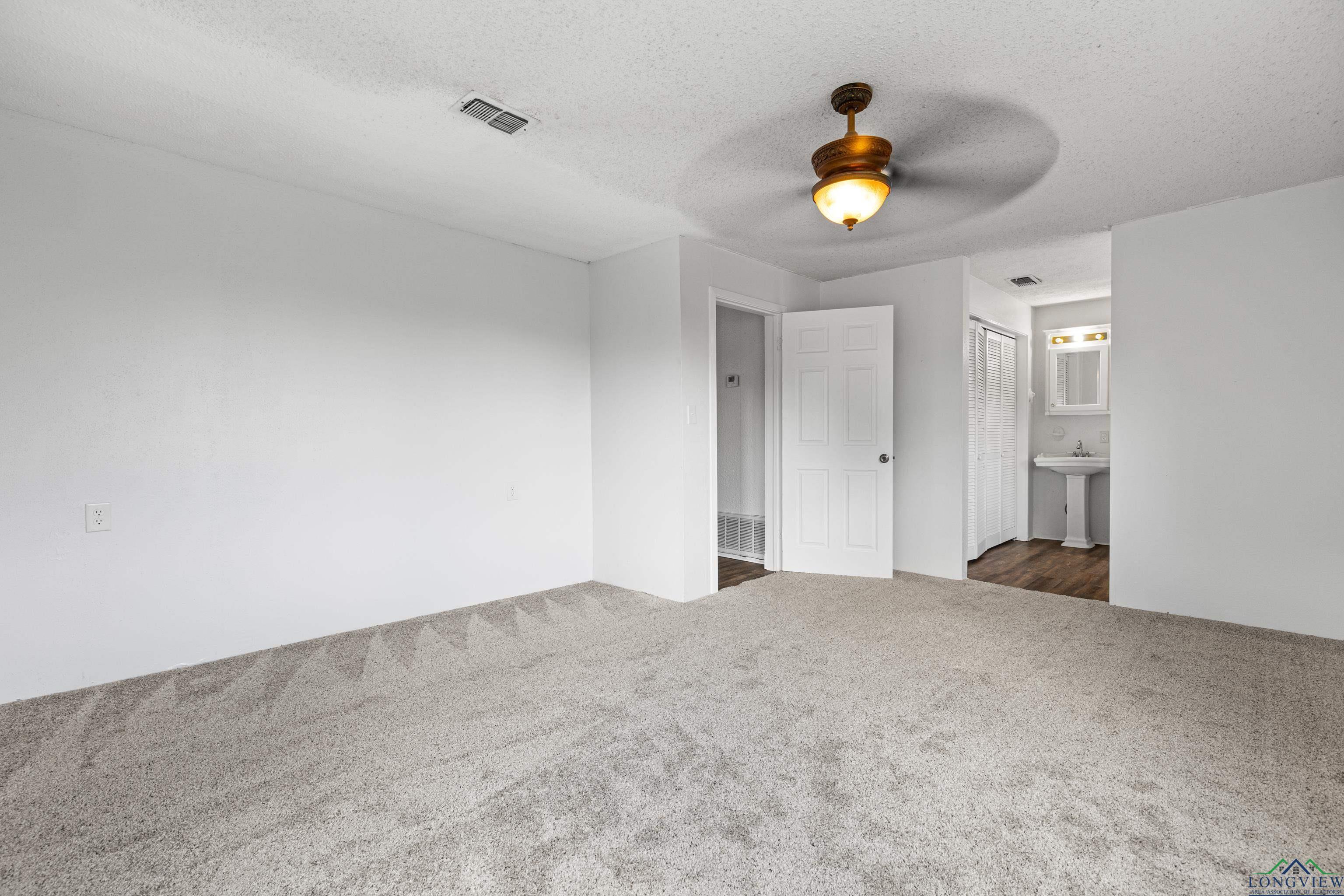 Tatum, Texas, 75691, United States, 3 Bedrooms Bedrooms, ,2 BathroomsBathrooms,Residential,For Sale,1933194