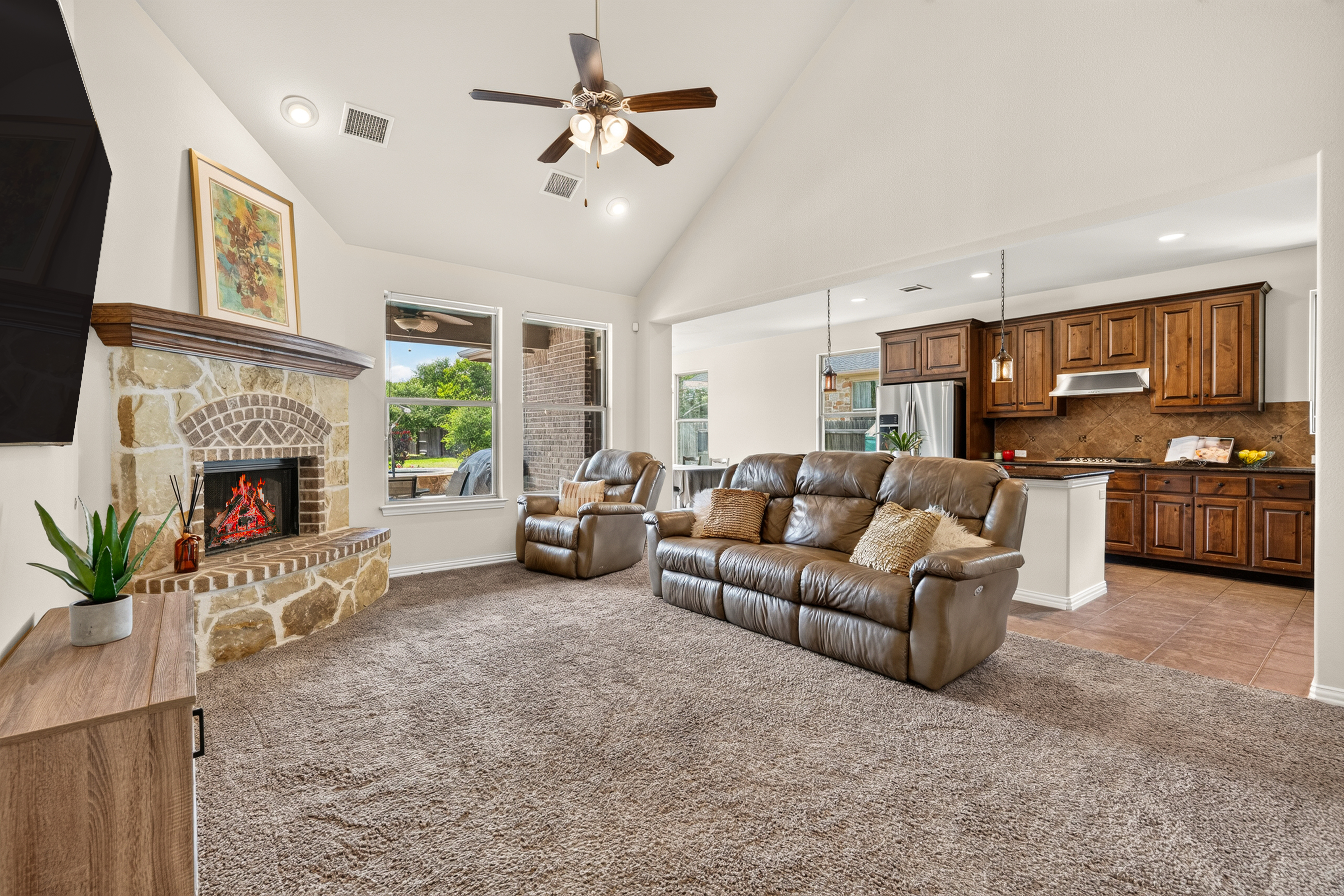  Masterfully Crafted Home in Belterra with Backyard Oasis - 物件實景